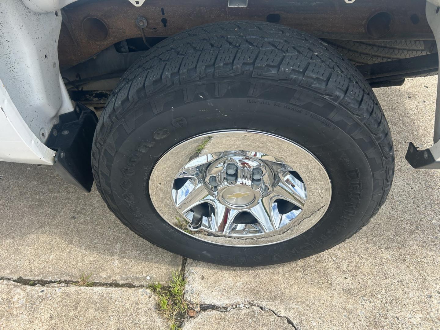 2016 White /GRAY Chevrolet Silverado 1500 (1GCRCNEC0GZ) with an 5.3L V8 OHV 16V engine, 6A transmission, located at 17760 Hwy 62, Morris, OK, 74445, (918) 733-4887, 35.609104, -95.877060 - 2016 CHEVY SILVERADO 1500 2WD BI-FUEL SYSTEM RUNS ON CNG OR GASOLINE WITH THE 5.3L V8 ENGINE. IT FEATURES MANUAL SEATS, CLOTH INTERIOR, POWER LOCKS, POWER WINDOWS, AM/FM RADIO, BACKUP CAMERA, CRUSIE CONTROL, TRACTION CONTROL, AND SAFETY LIGHT. ONLY 146,495 MILES WITH 255/70R17 TIRES. THIS IS A BI-FU - Photo#26