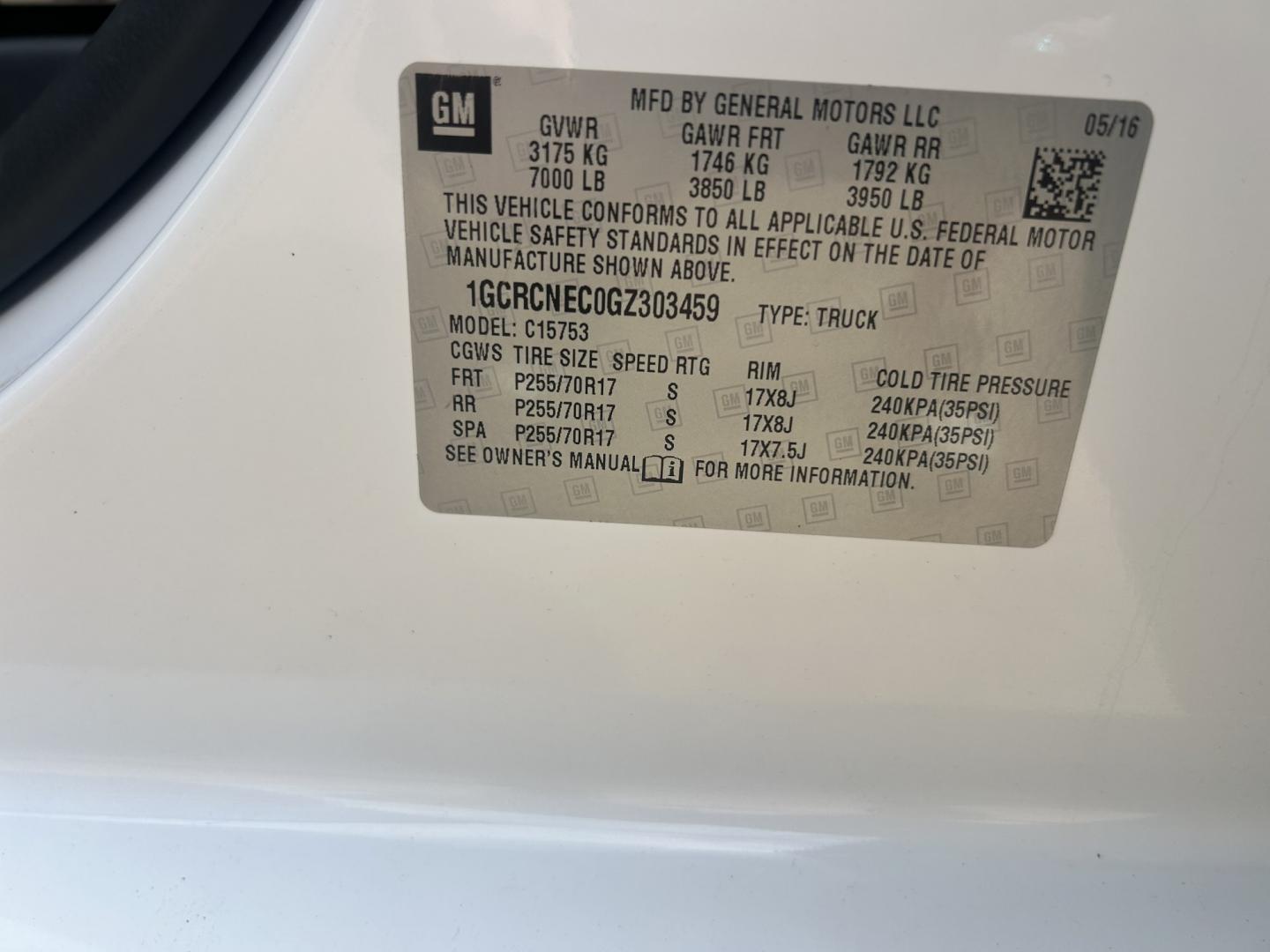 2016 White /GRAY Chevrolet Silverado 1500 (1GCRCNEC0GZ) with an 5.3L V8 OHV 16V engine, 6A transmission, located at 17760 Hwy 62, Morris, OK, 74445, (918) 733-4887, 35.609104, -95.877060 - 2016 CHEVY SILVERADO 1500 2WD BI-FUEL SYSTEM RUNS ON CNG OR GASOLINE WITH THE 5.3L V8 ENGINE. IT FEATURES MANUAL SEATS, CLOTH INTERIOR, POWER LOCKS, POWER WINDOWS, AM/FM RADIO, BACKUP CAMERA, CRUSIE CONTROL, TRACTION CONTROL, AND SAFETY LIGHT. ONLY 146,495 MILES WITH 255/70R17 TIRES. THIS IS A BI-FU - Photo#27