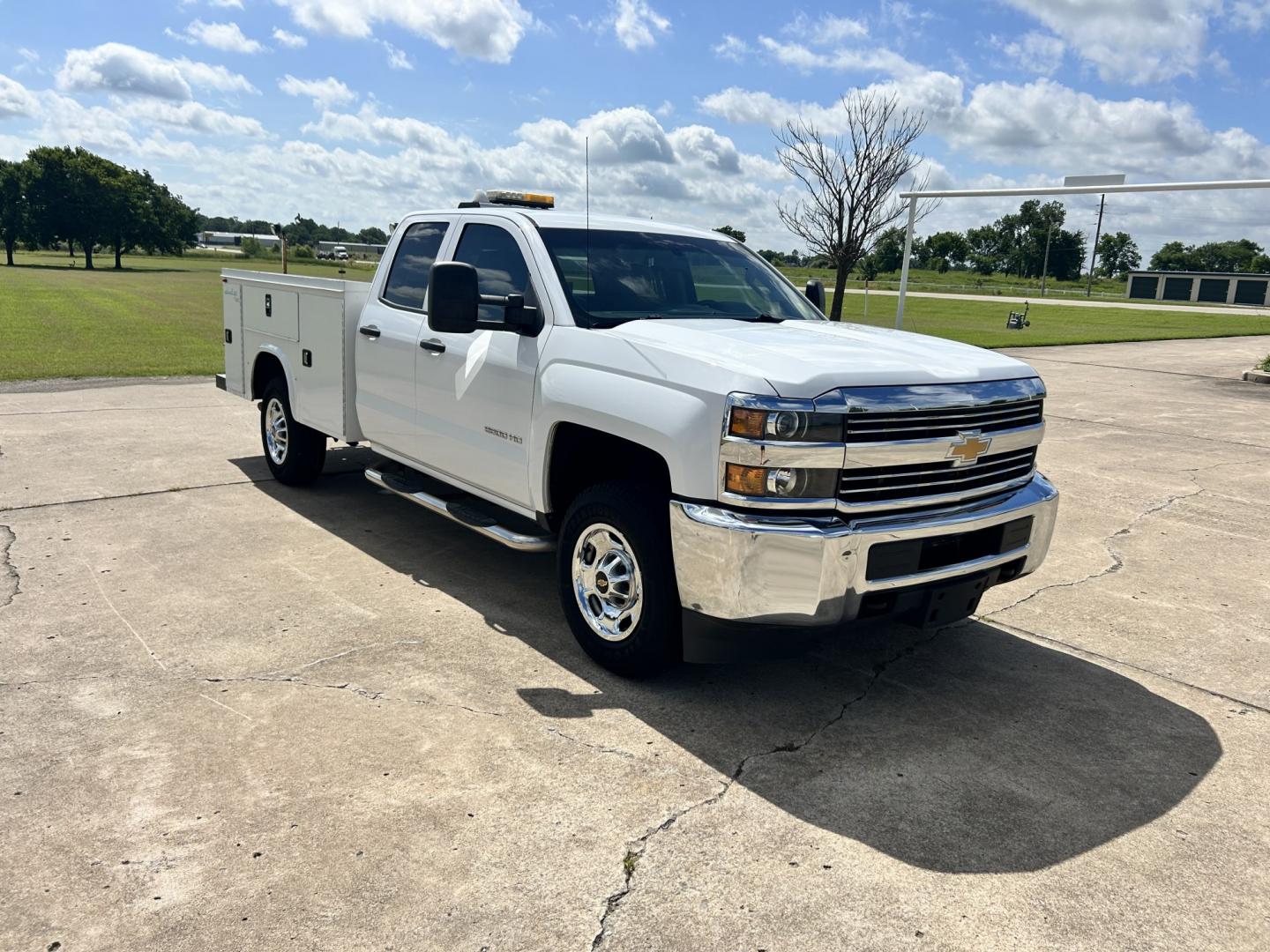 2016 White /Gray Chevrolet Silverado 2500HD Work Truck Double Cab 2WD (1GC2CUEG7GZ) with an 6.0L V8 OHV 16V FFV engine, 6A transmission, located at 17760 Hwy 62, Morris, OK, 74445, (918) 733-4887, 35.609104, -95.877060 - 2016 CHEVY SILVERADO 2500 HD 2WD BI-FUEL SYSTEM THAT RUNS ON CNG OR GASOLINE WITH 6.0L V8 ENIGINE. IT FEATURES POWER LOCKS, POWER WINDOWS, MANUAL SEATS, CLOTH INTERIOR, CRUSIE CONTROL, TRACTION CONTROL, TRAILER BRAKES, AM/FM RADIO, NO BACK SEAT HAS OPEN TOOL BOX, AND TOOL BED. ONLY 147,236 MILES WIT - Photo#3