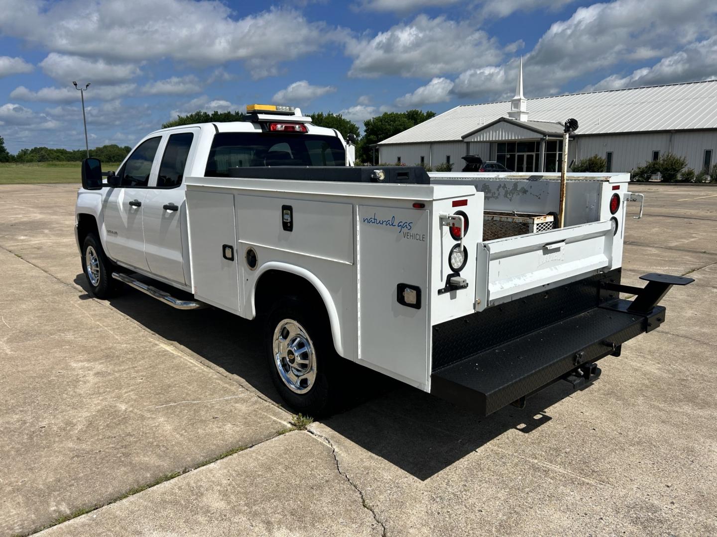 2016 White /Gray Chevrolet Silverado 2500HD Work Truck Double Cab 2WD (1GC2CUEG7GZ) with an 6.0L V8 OHV 16V FFV engine, 6A transmission, located at 17760 Hwy 62, Morris, OK, 74445, (918) 733-4887, 35.609104, -95.877060 - 2016 CHEVY SILVERADO 2500 HD 2WD BI-FUEL SYSTEM THAT RUNS ON CNG OR GASOLINE WITH 6.0L V8 ENIGINE. IT FEATURES POWER LOCKS, POWER WINDOWS, MANUAL SEATS, CLOTH INTERIOR, CRUSIE CONTROL, TRACTION CONTROL, TRAILER BRAKES, AM/FM RADIO, NO BACK SEAT HAS OPEN TOOL BOX, AND TOOL BED. ONLY 147,236 MILES WIT - Photo#7
