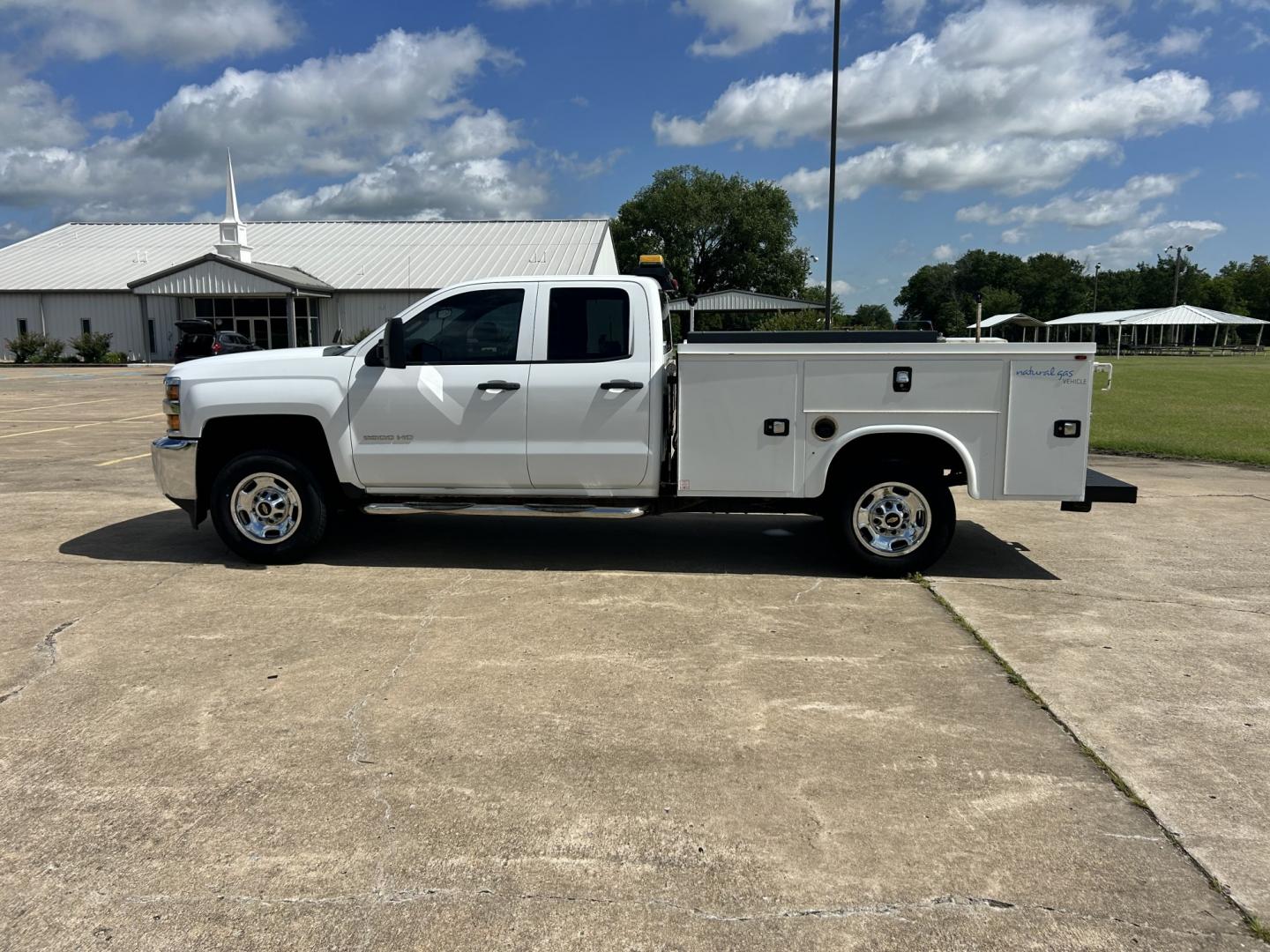 2016 White /Gray Chevrolet Silverado 2500HD Work Truck Double Cab 2WD (1GC2CUEG7GZ) with an 6.0L V8 OHV 16V FFV engine, 6A transmission, located at 17760 Hwy 62, Morris, OK, 74445, (918) 733-4887, 35.609104, -95.877060 - 2016 CHEVY SILVERADO 2500 HD 2WD BI-FUEL SYSTEM THAT RUNS ON CNG OR GASOLINE WITH 6.0L V8 ENIGINE. IT FEATURES POWER LOCKS, POWER WINDOWS, MANUAL SEATS, CLOTH INTERIOR, CRUSIE CONTROL, TRACTION CONTROL, TRAILER BRAKES, AM/FM RADIO, NO BACK SEAT HAS OPEN TOOL BOX, AND TOOL BED. ONLY 147,236 MILES WIT - Photo#8