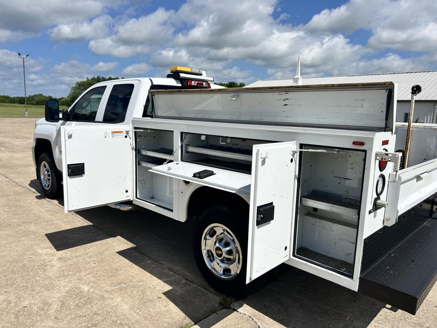 2016 White /Gray Chevrolet Silverado 2500HD Work Truck Double Cab 2WD (1GC2CUEG7GZ) with an 6.0L V8 OHV 16V FFV engine, 6A transmission, located at 17760 Hwy 62, Morris, OK, 74445, (918) 733-4887, 35.609104, -95.877060 - 2016 CHEVY SILVERADO 2500 HD 2WD BI-FUEL SYSTEM THAT RUNS ON CNG OR GASOLINE WITH 6.0L V8 ENIGINE. IT FEATURES POWER LOCKS, POWER WINDOWS, MANUAL SEATS, CLOTH INTERIOR, CRUSIE CONTROL, TRACTION CONTROL, TRAILER BRAKES, AM/FM RADIO, NO BACK SEAT HAS OPEN TOOL BOX, AND TOOL BED. ONLY 147,236 MILES WIT - Photo#18