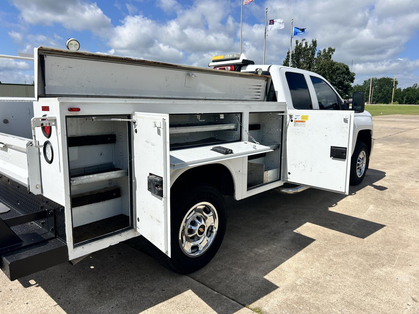 2016 White /Gray Chevrolet Silverado 2500HD Work Truck Double Cab 2WD (1GC2CUEG7GZ) with an 6.0L V8 OHV 16V FFV engine, 6A transmission, located at 17760 Hwy 62, Morris, OK, 74445, (918) 733-4887, 35.609104, -95.877060 - 2016 CHEVY SILVERADO 2500 HD 2WD BI-FUEL SYSTEM THAT RUNS ON CNG OR GASOLINE WITH 6.0L V8 ENIGINE. IT FEATURES POWER LOCKS, POWER WINDOWS, MANUAL SEATS, CLOTH INTERIOR, CRUSIE CONTROL, TRACTION CONTROL, TRAILER BRAKES, AM/FM RADIO, NO BACK SEAT HAS OPEN TOOL BOX, AND TOOL BED. ONLY 147,236 MILES WIT - Photo#21