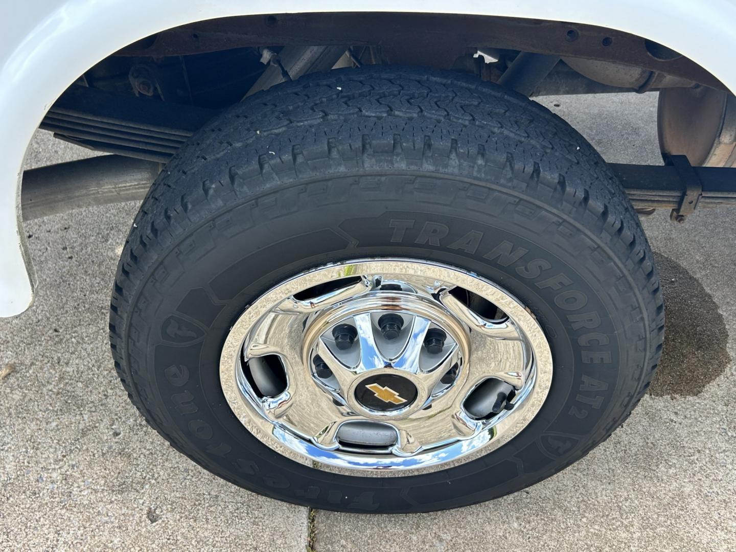 2016 White /Gray Chevrolet Silverado 2500HD Work Truck Double Cab 2WD (1GC2CUEG7GZ) with an 6.0L V8 OHV 16V FFV engine, 6A transmission, located at 17760 Hwy 62, Morris, OK, 74445, (918) 733-4887, 35.609104, -95.877060 - 2016 CHEVY SILVERADO 2500 HD 2WD BI-FUEL SYSTEM THAT RUNS ON CNG OR GASOLINE WITH 6.0L V8 ENIGINE. IT FEATURES POWER LOCKS, POWER WINDOWS, MANUAL SEATS, CLOTH INTERIOR, CRUSIE CONTROL, TRACTION CONTROL, TRAILER BRAKES, AM/FM RADIO, NO BACK SEAT HAS OPEN TOOL BOX, AND TOOL BED. ONLY 147,236 MILES WIT - Photo#35