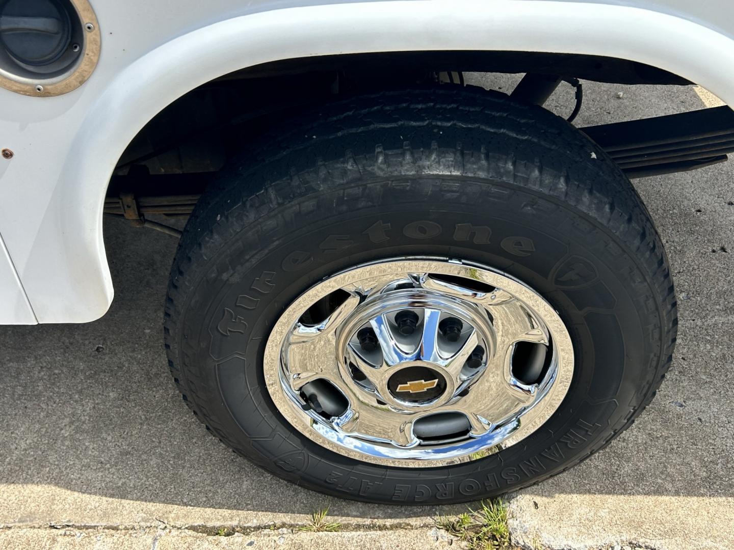 2016 White /Gray Chevrolet Silverado 2500HD Work Truck Double Cab 2WD (1GC2CUEG7GZ) with an 6.0L V8 OHV 16V FFV engine, 6A transmission, located at 17760 Hwy 62, Morris, OK, 74445, (918) 733-4887, 35.609104, -95.877060 - 2016 CHEVY SILVERADO 2500 HD 2WD BI-FUEL SYSTEM THAT RUNS ON CNG OR GASOLINE WITH 6.0L V8 ENIGINE. IT FEATURES POWER LOCKS, POWER WINDOWS, MANUAL SEATS, CLOTH INTERIOR, CRUSIE CONTROL, TRACTION CONTROL, TRAILER BRAKES, AM/FM RADIO, NO BACK SEAT HAS OPEN TOOL BOX, AND TOOL BED. ONLY 147,236 MILES WIT - Photo#36
