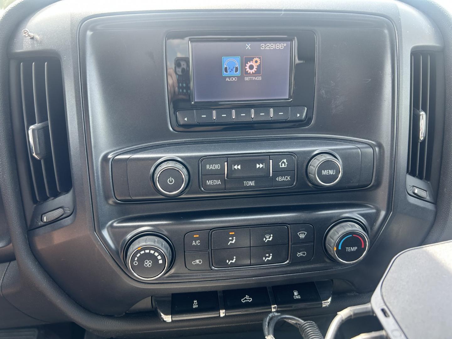 2015 White /GRAY Chevrolet Silverado 2500HD Work Truck Double Cab 2WD (1GC2CUEB5FZ) with an 6.0L V8 OHV 16V CNG engine, 6A transmission, located at 17760 Hwy 62, Morris, OK, 74445, (918) 733-4887, 35.609104, -95.877060 - 2015 CHEVY SILVERADO 1500 4WD BI-FUEL SYSTEM RUNS ON CNG OR GASOLINE WITH THE 5.3L V8 ENGINE. IT FEATURES MANUAL SEATS, CLOTH INTERIOR, POWER LOCKS, POWER WINDOWS, AM/FM RADIO, BACKUP CAMERA, CRUSIE CONTROL, TRACTION CONTROL, SAFETY LIGHT, AND WEATHER GUARD TOOL BOXES. ONLY 174,628 MILES WITH 265/70 - Photo#10