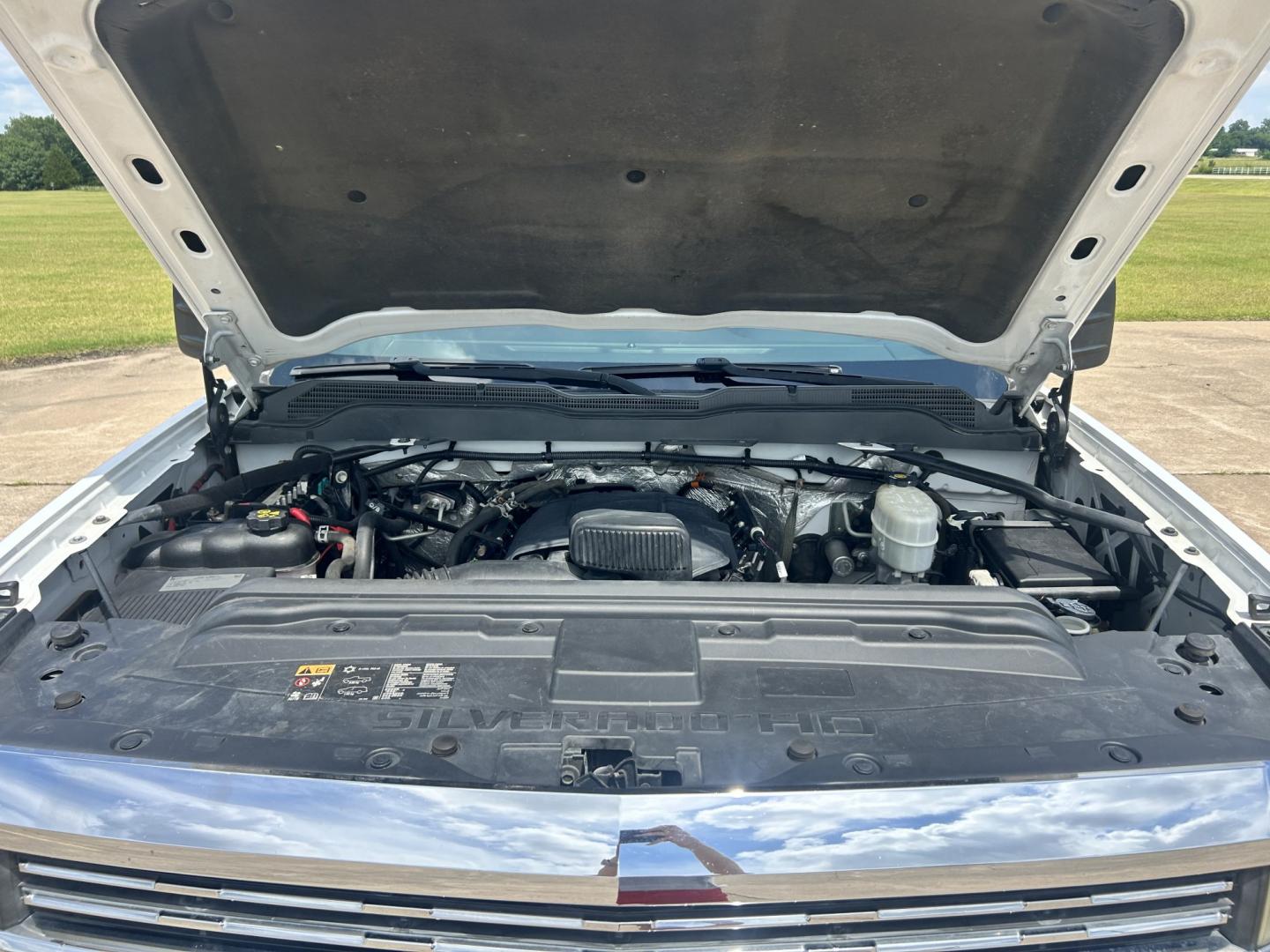 2015 White /GRAY Chevrolet Silverado 2500HD Work Truck Double Cab 2WD (1GC2CUEB5FZ) with an 6.0L V8 OHV 16V CNG engine, 6A transmission, located at 17760 Hwy 62, Morris, OK, 74445, (918) 733-4887, 35.609104, -95.877060 - 2015 CHEVY SILVERADO 1500 4WD BI-FUEL SYSTEM RUNS ON CNG OR GASOLINE WITH THE 5.3L V8 ENGINE. IT FEATURES MANUAL SEATS, CLOTH INTERIOR, POWER LOCKS, POWER WINDOWS, AM/FM RADIO, BACKUP CAMERA, CRUSIE CONTROL, TRACTION CONTROL, SAFETY LIGHT, AND WEATHER GUARD TOOL BOXES. ONLY 174,628 MILES WITH 265/70 - Photo#20