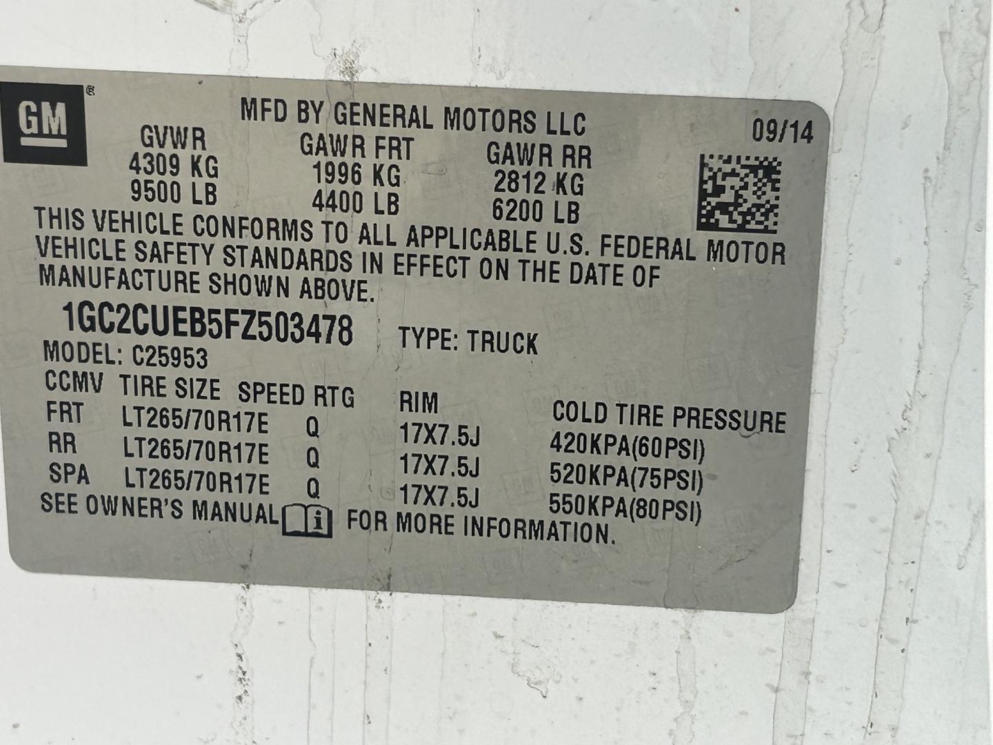 2015 White /GRAY Chevrolet Silverado 2500HD Work Truck Double Cab 2WD (1GC2CUEB5FZ) with an 6.0L V8 OHV 16V CNG engine, 6A transmission, located at 17760 Hwy 62, Morris, OK, 74445, (918) 733-4887, 35.609104, -95.877060 - 2015 CHEVY SILVERADO 1500 4WD BI-FUEL SYSTEM RUNS ON CNG OR GASOLINE WITH THE 5.3L V8 ENGINE. IT FEATURES MANUAL SEATS, CLOTH INTERIOR, POWER LOCKS, POWER WINDOWS, AM/FM RADIO, BACKUP CAMERA, CRUSIE CONTROL, TRACTION CONTROL, SAFETY LIGHT, AND WEATHER GUARD TOOL BOXES. ONLY 174,628 MILES WITH 265/70 - Photo#26