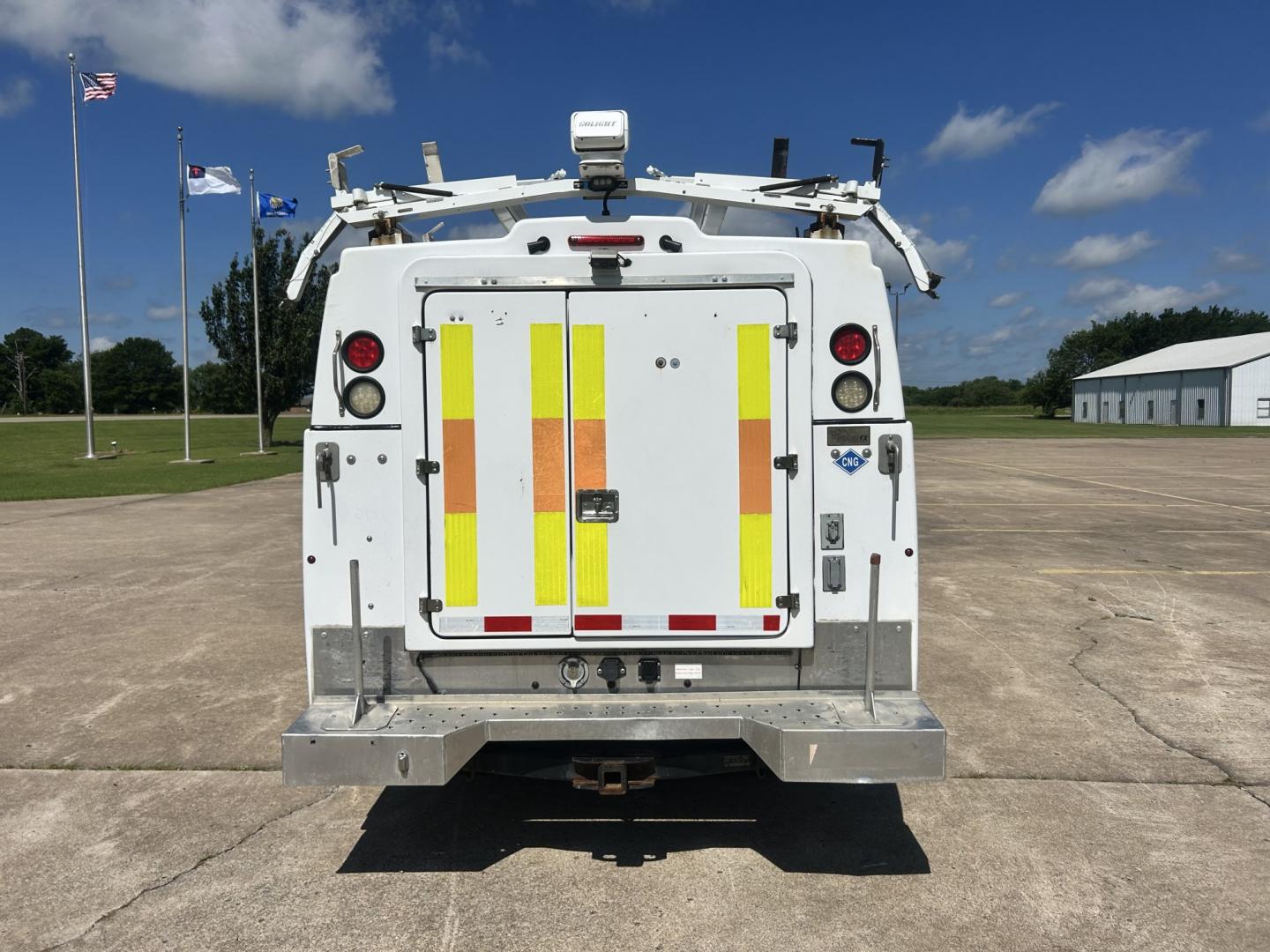 2013 White /GRAY Ford F-350 SD (1FDRF3A67DE) with an 6.2L V8 OHV 16V engine, 6-Speed Automatic transmission, located at 17760 Hwy 62, Morris, OK, 74445, (918) 733-4887, 35.609104, -95.877060 - 2013 FORD F-350 6.2 V8 RWD DEDICATED CNG ONLY RUNS ON COMPRESSED NATURAL GAS AND DOES NOT RUN ON GASOLINE. FEATURES MANUAL SEATS, MANUAL LOCKS, MANUAL WINDOWS, MANUAL MIRRORS, AM/FM STEREO, VINYL SEATS, CRUISE CONTROL, TRACTION CONTROL, FACTORY-EQUIPT TRAILER BREAKS, POWER CONVERTER, GASOLINE CUMMIN- Photo#6