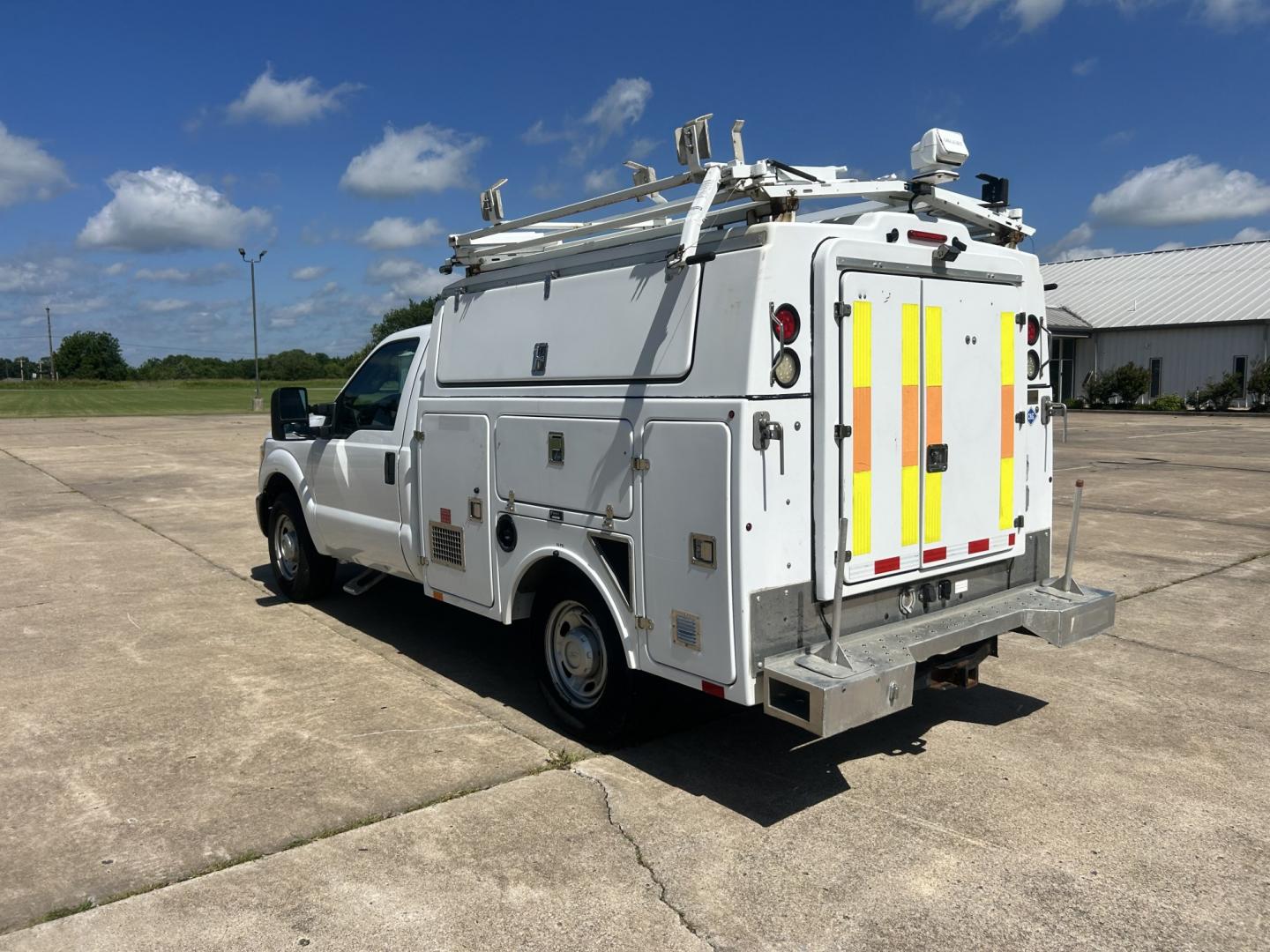 2013 White /GRAY Ford F-350 SD (1FDRF3A67DE) with an 6.2L V8 OHV 16V engine, 6-Speed Automatic transmission, located at 17760 Hwy 62, Morris, OK, 74445, (918) 733-4887, 35.609104, -95.877060 - 2013 FORD F-350 6.2 V8 RWD DEDICATED CNG ONLY RUNS ON COMPRESSED NATURAL GAS AND DOES NOT RUN ON GASOLINE. FEATURES MANUAL SEATS, MANUAL LOCKS, MANUAL WINDOWS, MANUAL MIRRORS, AM/FM STEREO, VINYL SEATS, CRUISE CONTROL, TRACTION CONTROL, FACTORY-EQUIPT TRAILER BREAKS, POWER CONVERTER, GASOLINE CUMMIN- Photo#7