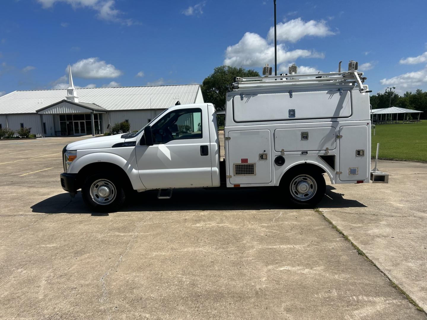 2013 White /GRAY Ford F-350 SD (1FDRF3A67DE) with an 6.2L V8 OHV 16V engine, 6-Speed Automatic transmission, located at 17760 Hwy 62, Morris, OK, 74445, (918) 733-4887, 35.609104, -95.877060 - 2013 FORD F-350 6.2 V8 RWD DEDICATED CNG ONLY RUNS ON COMPRESSED NATURAL GAS AND DOES NOT RUN ON GASOLINE. FEATURES MANUAL SEATS, MANUAL LOCKS, MANUAL WINDOWS, MANUAL MIRRORS, AM/FM STEREO, VINYL SEATS, CRUISE CONTROL, TRACTION CONTROL, FACTORY-EQUIPT TRAILER BREAKS, POWER CONVERTER, GASOLINE CUMMIN- Photo#8