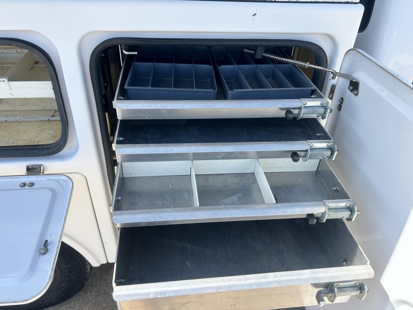 2013 White /GRAY Ford F-350 SD (1FDRF3A67DE) with an 6.2L V8 OHV 16V engine, 6-Speed Automatic transmission, located at 17760 Hwy 62, Morris, OK, 74445, (918) 733-4887, 35.609104, -95.877060 - 2013 FORD F-350 6.2 V8 RWD DEDICATED CNG ONLY RUNS ON COMPRESSED NATURAL GAS AND DOES NOT RUN ON GASOLINE. FEATURES MANUAL SEATS, MANUAL LOCKS, MANUAL WINDOWS, MANUAL MIRRORS, AM/FM STEREO, VINYL SEATS, CRUISE CONTROL, TRACTION CONTROL, FACTORY-EQUIPT TRAILER BREAKS, POWER CONVERTER, GASOLINE CUMMIN- Photo#21