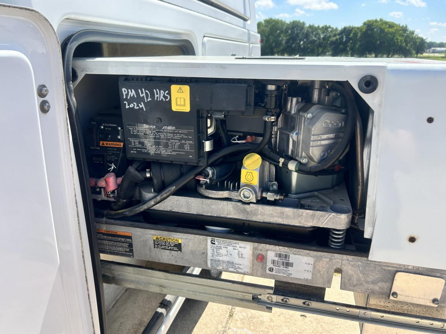2013 White /GRAY Ford F-350 SD (1FDRF3A67DE) with an 6.2L V8 OHV 16V engine, 6-Speed Automatic transmission, located at 17760 Hwy 62, Morris, OK, 74445, (918) 733-4887, 35.609104, -95.877060 - 2013 FORD F-350 6.2 V8 RWD DEDICATED CNG ONLY RUNS ON COMPRESSED NATURAL GAS AND DOES NOT RUN ON GASOLINE. FEATURES MANUAL SEATS, MANUAL LOCKS, MANUAL WINDOWS, MANUAL MIRRORS, AM/FM STEREO, VINYL SEATS, CRUISE CONTROL, TRACTION CONTROL, FACTORY-EQUIPT TRAILER BREAKS, POWER CONVERTER, GASOLINE CUMMIN- Photo#25