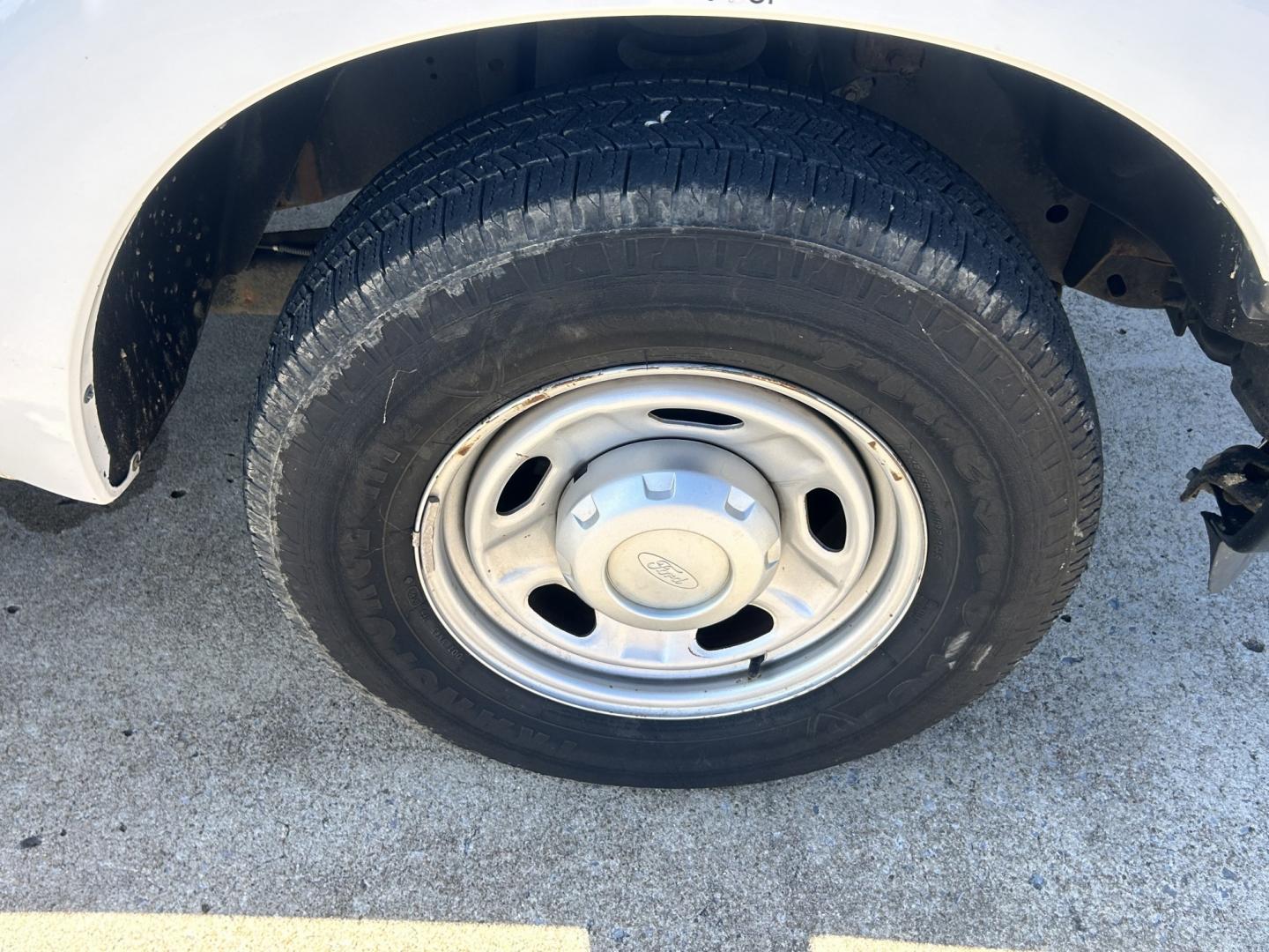 2013 White /GRAY Ford F-350 SD (1FDRF3A67DE) with an 6.2L V8 OHV 16V engine, 6-Speed Automatic transmission, located at 17760 Hwy 62, Morris, OK, 74445, (918) 733-4887, 35.609104, -95.877060 - 2013 FORD F-350 6.2 V8 RWD DEDICATED CNG ONLY RUNS ON COMPRESSED NATURAL GAS AND DOES NOT RUN ON GASOLINE. FEATURES MANUAL SEATS, MANUAL LOCKS, MANUAL WINDOWS, MANUAL MIRRORS, AM/FM STEREO, VINYL SEATS, CRUISE CONTROL, TRACTION CONTROL, FACTORY-EQUIPT TRAILER BREAKS, POWER CONVERTER, GASOLINE CUMMIN- Photo#39
