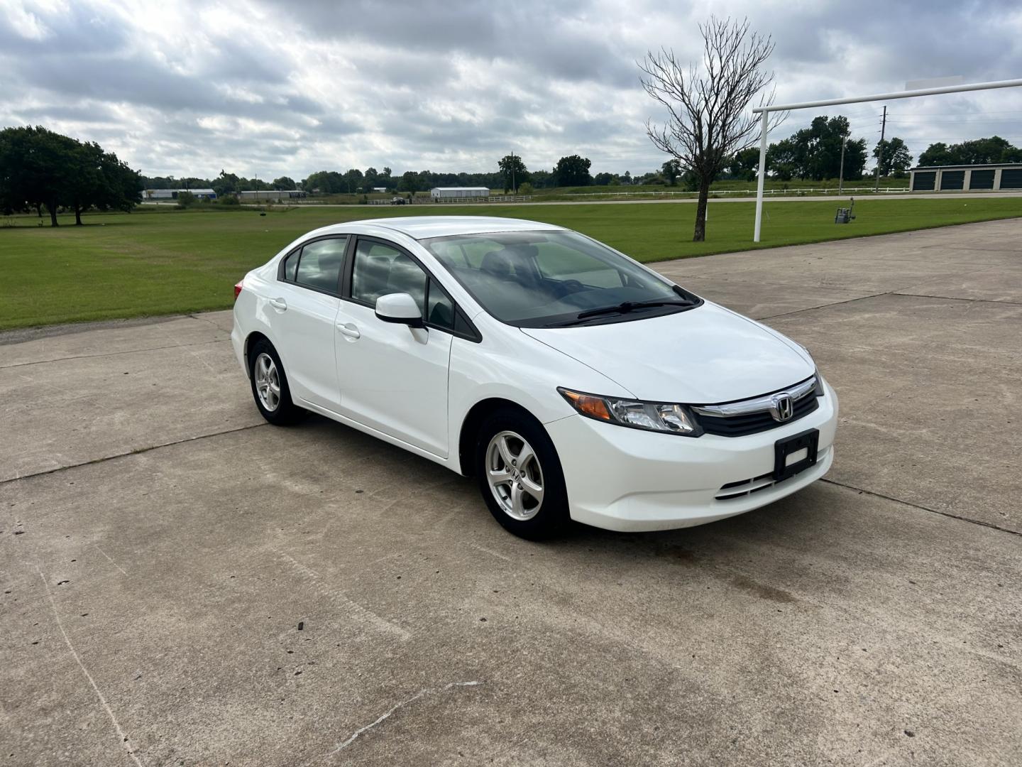 2012 White /GRAY Honda Civic (19XFB5F58CE) with an 1.8L L4 SOHC 16V CNG engine, 5-Speed Automatic transmission, located at 17760 Hwy 62, Morris, OK, 74445, (918) 733-4887, 35.609104, -95.877060 - 2012 HONDA CIVIC DEDICATED CNG (RUNS ONLY ON COMPRESSED NATURAL GAS) HAS A 1.8L 4 CYLINDER ENGINE AND IS 2WD. FEATURES MANUAL SEATS, POWER LOCKS, POWER MIRRORS, POWER WINDOWS. HAS AM/FM RADIO, CD PLAYER, AUX PORT, CRUISE CONTROL, MULTI-FUNCTION STEERING WHEEL CONTROL, HANDS FREE CALLING, AND TRACTIO- Photo#3
