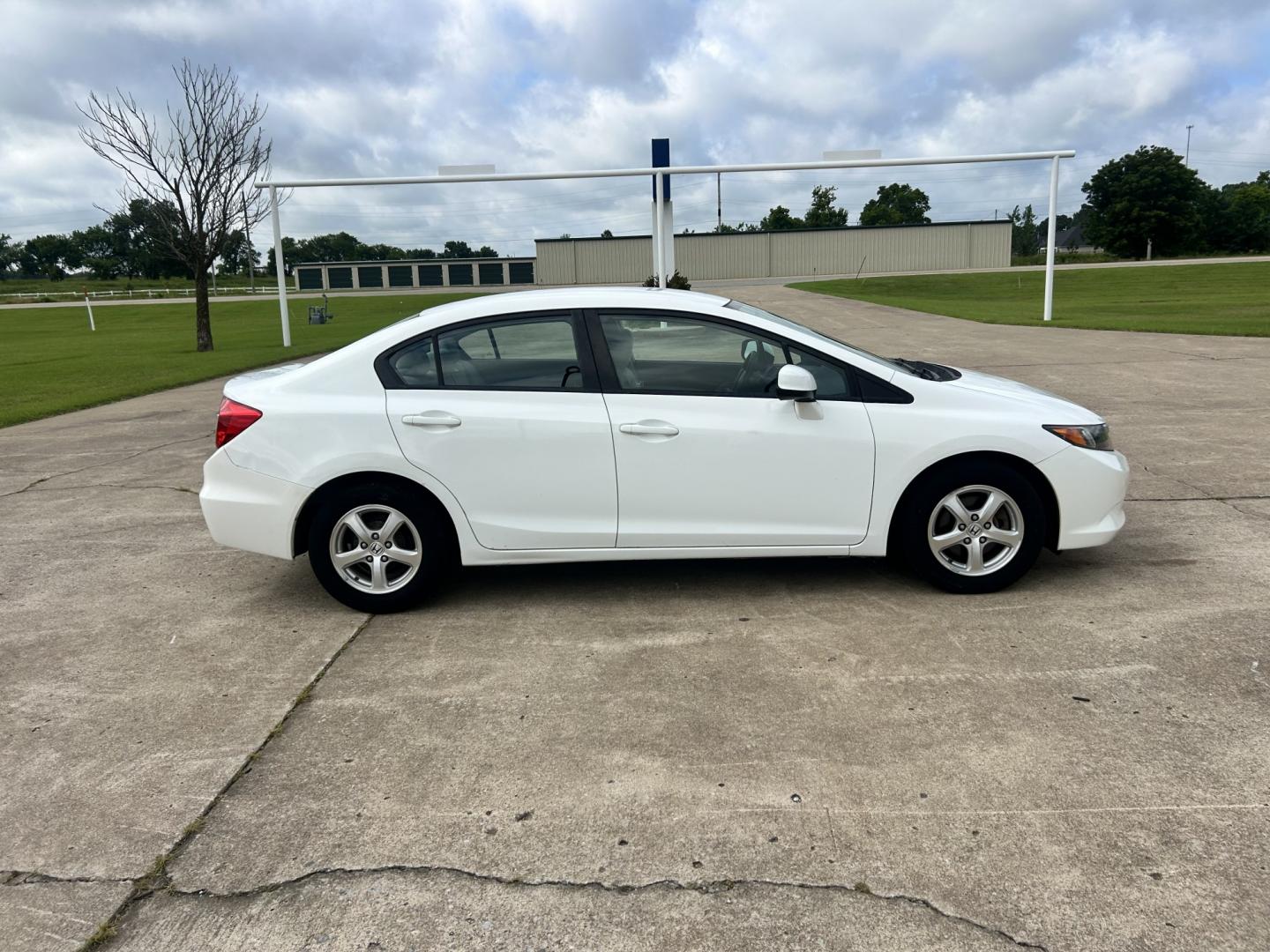 2012 White /GRAY Honda Civic (19XFB5F58CE) with an 1.8L L4 SOHC 16V CNG engine, 5-Speed Automatic transmission, located at 17760 Hwy 62, Morris, OK, 74445, (918) 733-4887, 35.609104, -95.877060 - 2012 HONDA CIVIC DEDICATED CNG (RUNS ONLY ON COMPRESSED NATURAL GAS) HAS A 1.8L 4 CYLINDER ENGINE AND IS 2WD. FEATURES MANUAL SEATS, POWER LOCKS, POWER MIRRORS, POWER WINDOWS. HAS AM/FM RADIO, CD PLAYER, AUX PORT, CRUISE CONTROL, MULTI-FUNCTION STEERING WHEEL CONTROL, HANDS FREE CALLING, AND TRACTIO- Photo#4