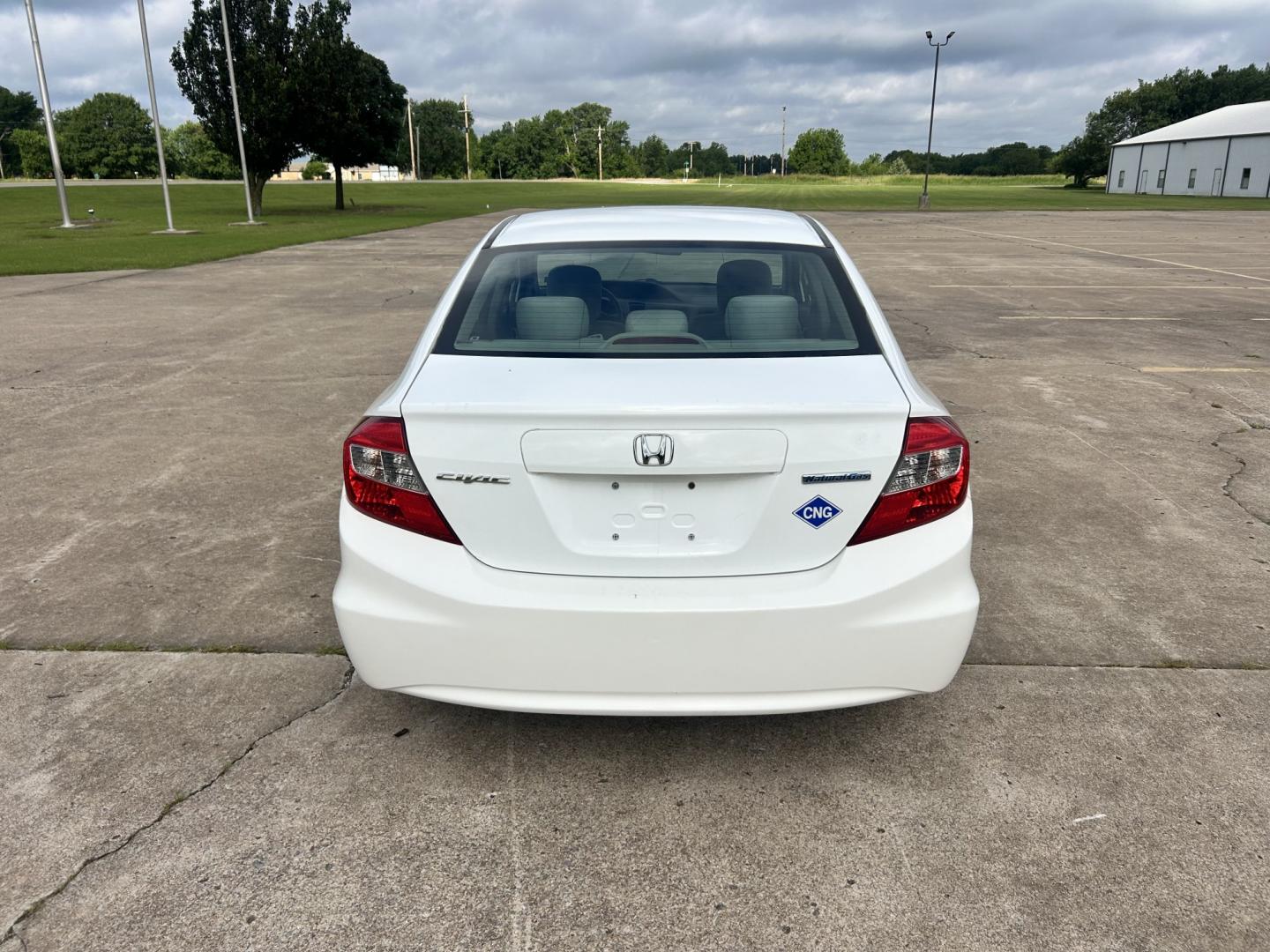 2012 White /GRAY Honda Civic (19XFB5F58CE) with an 1.8L L4 SOHC 16V CNG engine, 5-Speed Automatic transmission, located at 17760 Hwy 62, Morris, OK, 74445, (918) 733-4887, 35.609104, -95.877060 - 2012 HONDA CIVIC DEDICATED CNG (RUNS ONLY ON COMPRESSED NATURAL GAS) HAS A 1.8L 4 CYLINDER ENGINE AND IS 2WD. FEATURES MANUAL SEATS, POWER LOCKS, POWER MIRRORS, POWER WINDOWS. HAS AM/FM RADIO, CD PLAYER, AUX PORT, CRUISE CONTROL, MULTI-FUNCTION STEERING WHEEL CONTROL, HANDS FREE CALLING, AND TRACTIO- Photo#6