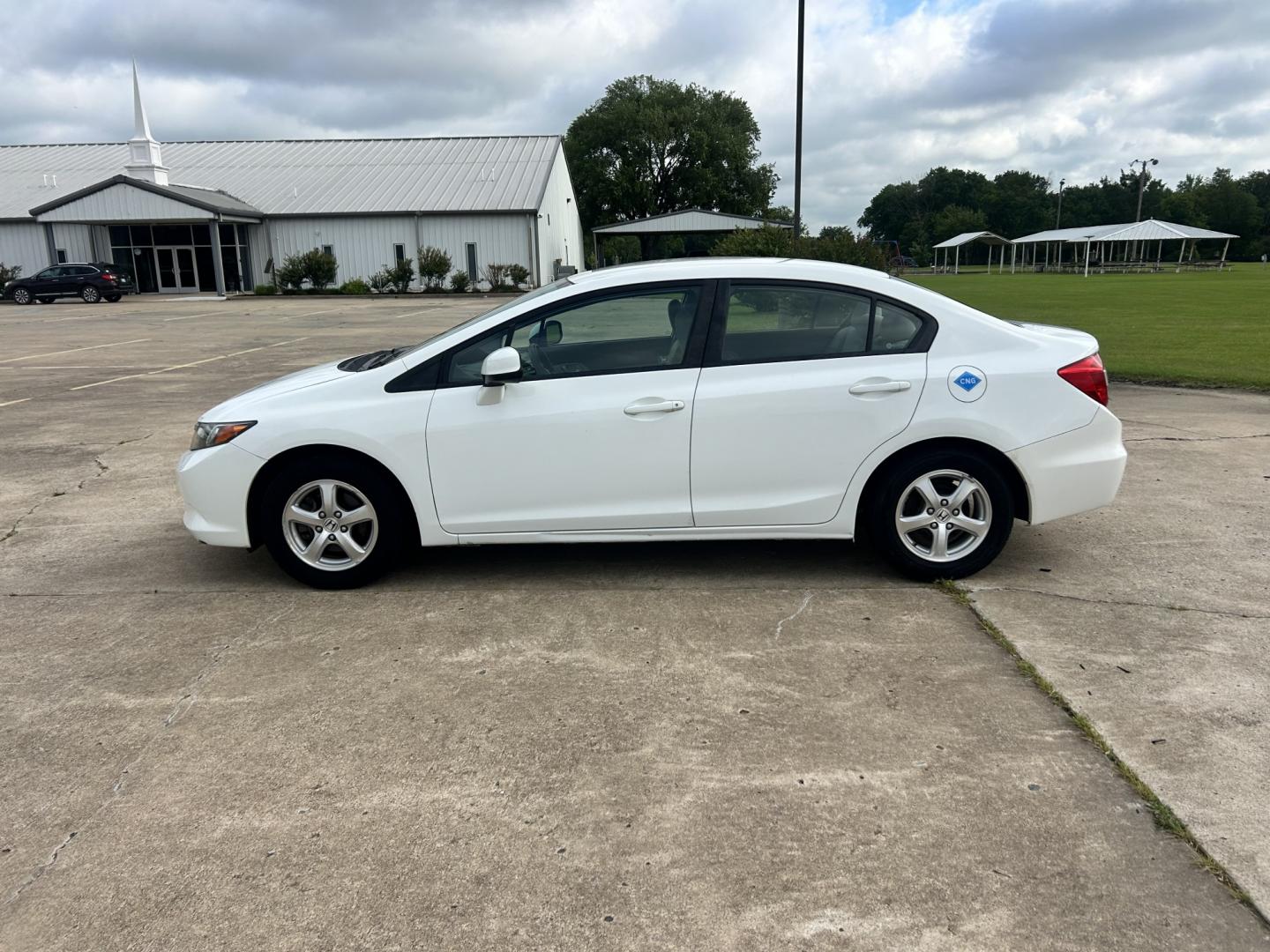 2012 White /GRAY Honda Civic (19XFB5F58CE) with an 1.8L L4 SOHC 16V CNG engine, 5-Speed Automatic transmission, located at 17760 Hwy 62, Morris, OK, 74445, (918) 733-4887, 35.609104, -95.877060 - 2012 HONDA CIVIC DEDICATED CNG (RUNS ONLY ON COMPRESSED NATURAL GAS) HAS A 1.8L 4 CYLINDER ENGINE AND IS 2WD. FEATURES MANUAL SEATS, POWER LOCKS, POWER MIRRORS, POWER WINDOWS. HAS AM/FM RADIO, CD PLAYER, AUX PORT, CRUISE CONTROL, MULTI-FUNCTION STEERING WHEEL CONTROL, HANDS FREE CALLING, AND TRACTIO- Photo#8