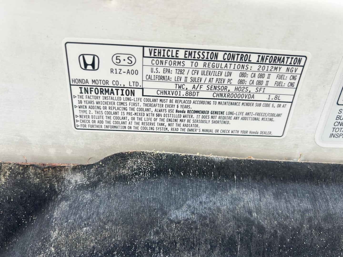 2012 White /GRAY Honda Civic (19XFB5F58CE) with an 1.8L L4 SOHC 16V CNG engine, 5-Speed Automatic transmission, located at 17760 Hwy 62, Morris, OK, 74445, (918) 733-4887, 35.609104, -95.877060 - 2012 HONDA CIVIC DEDICATED CNG (RUNS ONLY ON COMPRESSED NATURAL GAS) HAS A 1.8L 4 CYLINDER ENGINE AND IS 2WD. FEATURES MANUAL SEATS, POWER LOCKS, POWER MIRRORS, POWER WINDOWS. HAS AM/FM RADIO, CD PLAYER, AUX PORT, CRUISE CONTROL, MULTI-FUNCTION STEERING WHEEL CONTROL, HANDS FREE CALLING, AND TRACTIO- Photo#20