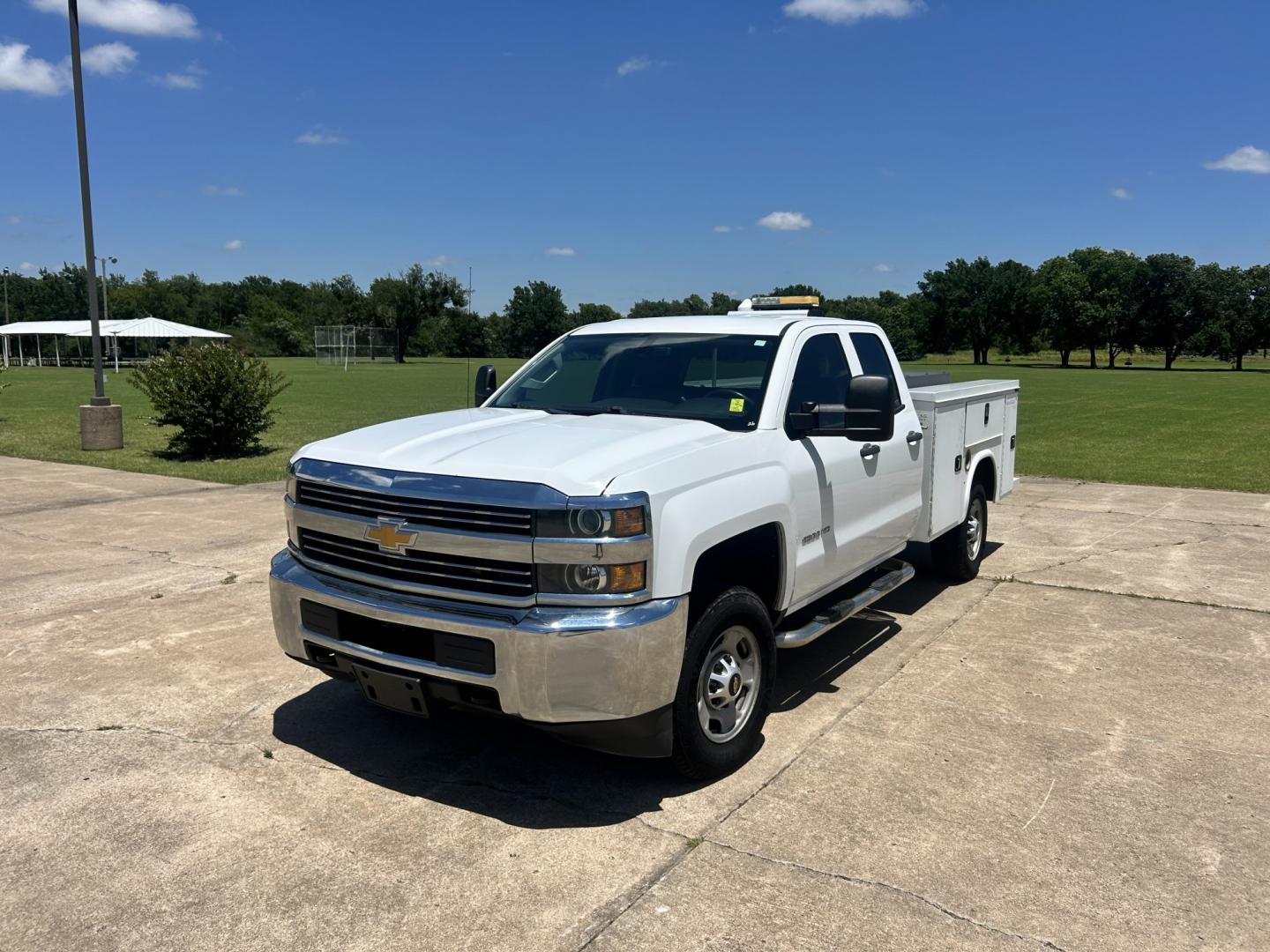 2016 White /GRAY Chevrolet Silverado 2500HD (1GC2CUEG2GZ) with an 6.0L V8 OHV 16V FFV engine, 6A transmission, located at 17760 Hwy 62, Morris, OK, 74445, (918) 733-4887, 35.609104, -95.877060 - 2016 CHEVY SILVERADO 2500 HD 2WD BI-FUEL SYSTEM THAT RUNS ON CNG OR GASOLINE WITH 6.0L V8 ENIGINE. IT FEATURES POWER LOCKS, POWER WINDOWS, MANUAL SEATS, CLOTH INTERIOR, CRUSIE CONTROL, TRACTION CONTROL, AM/FM RADIO, NO BACK SEAT HAS OPEN TOOL BOX, RIDGID PIPE VISE, AND TOOL BED. ONLY 171,531 MILES W- Photo#0