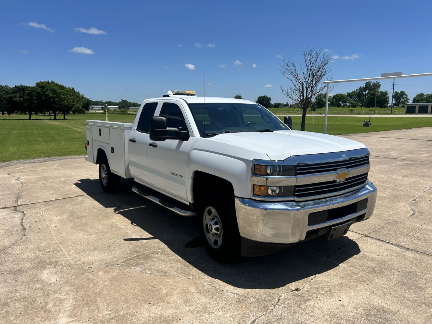 2016 White /GRAY Chevrolet Silverado 2500HD (1GC2CUEG2GZ) with an 6.0L V8 OHV 16V FFV engine, 6A transmission, located at 17760 Hwy 62, Morris, OK, 74445, (918) 733-4887, 35.609104, -95.877060 - 2016 CHEVY SILVERADO 2500 HD 2WD BI-FUEL SYSTEM THAT RUNS ON CNG OR GASOLINE WITH 6.0L V8 ENIGINE. IT FEATURES POWER LOCKS, POWER WINDOWS, MANUAL SEATS, CLOTH INTERIOR, CRUSIE CONTROL, TRACTION CONTROL, AM/FM RADIO, NO BACK SEAT HAS OPEN TOOL BOX, RIDGID PIPE VISE, AND TOOL BED. ONLY 171,531 MILES W- Photo#3