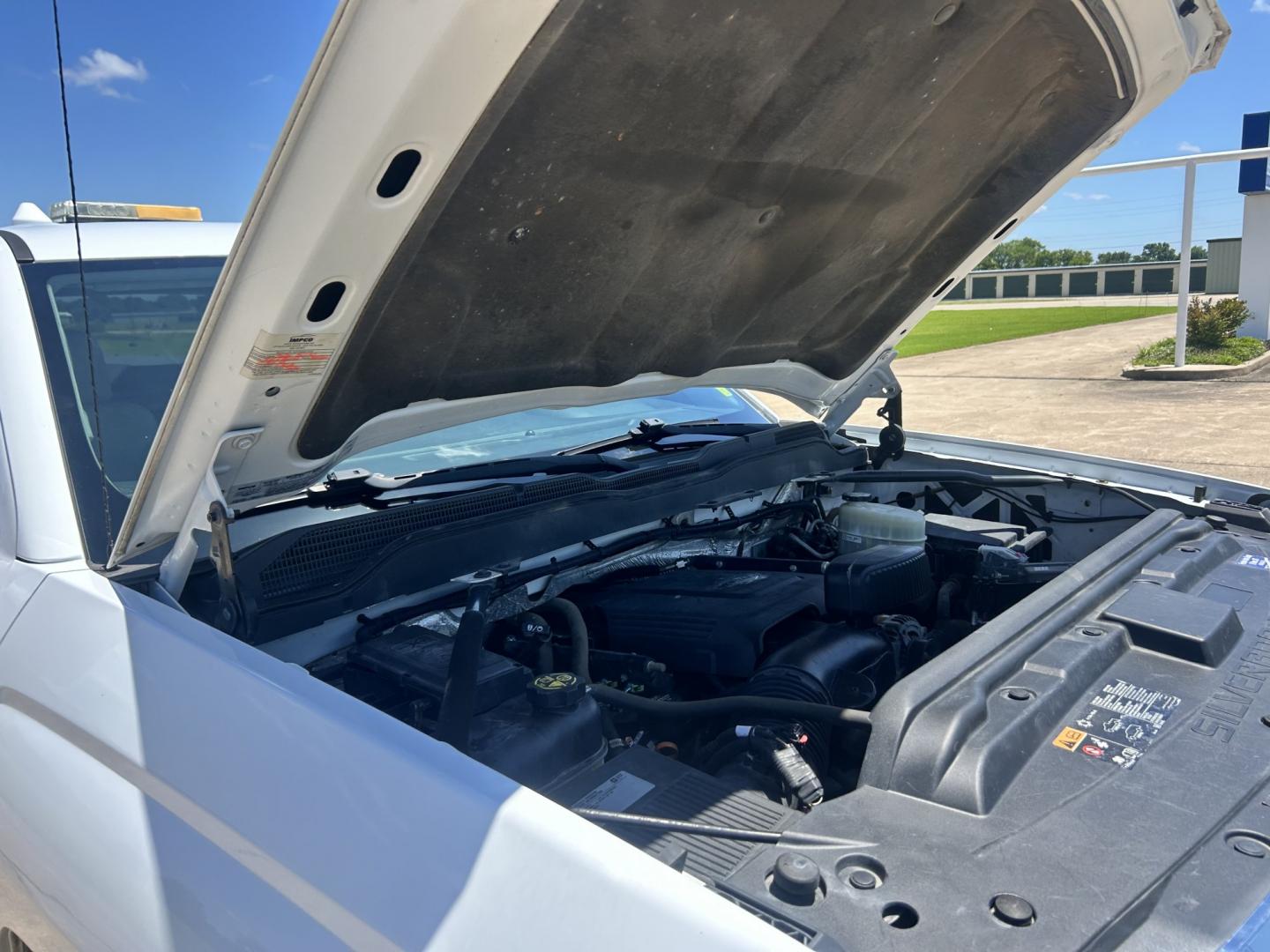 2016 White /GRAY Chevrolet Silverado 2500HD (1GC2CUEG2GZ) with an 6.0L V8 OHV 16V FFV engine, 6A transmission, located at 17760 Hwy 62, Morris, OK, 74445, (918) 733-4887, 35.609104, -95.877060 - 2016 CHEVY SILVERADO 2500 HD 2WD BI-FUEL SYSTEM THAT RUNS ON CNG OR GASOLINE WITH 6.0L V8 ENIGINE. IT FEATURES POWER LOCKS, POWER WINDOWS, MANUAL SEATS, CLOTH INTERIOR, CRUSIE CONTROL, TRACTION CONTROL, AM/FM RADIO, NO BACK SEAT HAS OPEN TOOL BOX, RIDGID PIPE VISE, AND TOOL BED. ONLY 171,531 MILES W- Photo#27