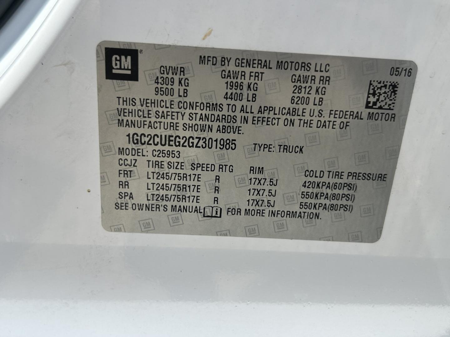 2016 White /GRAY Chevrolet Silverado 2500HD (1GC2CUEG2GZ) with an 6.0L V8 OHV 16V FFV engine, 6A transmission, located at 17760 Hwy 62, Morris, OK, 74445, (918) 733-4887, 35.609104, -95.877060 - 2016 CHEVY SILVERADO 2500 HD 2WD BI-FUEL SYSTEM THAT RUNS ON CNG OR GASOLINE WITH 6.0L V8 ENIGINE. IT FEATURES POWER LOCKS, POWER WINDOWS, MANUAL SEATS, CLOTH INTERIOR, CRUSIE CONTROL, TRACTION CONTROL, AM/FM RADIO, NO BACK SEAT HAS OPEN TOOL BOX, RIDGID PIPE VISE, AND TOOL BED. ONLY 171,531 MILES W- Photo#35