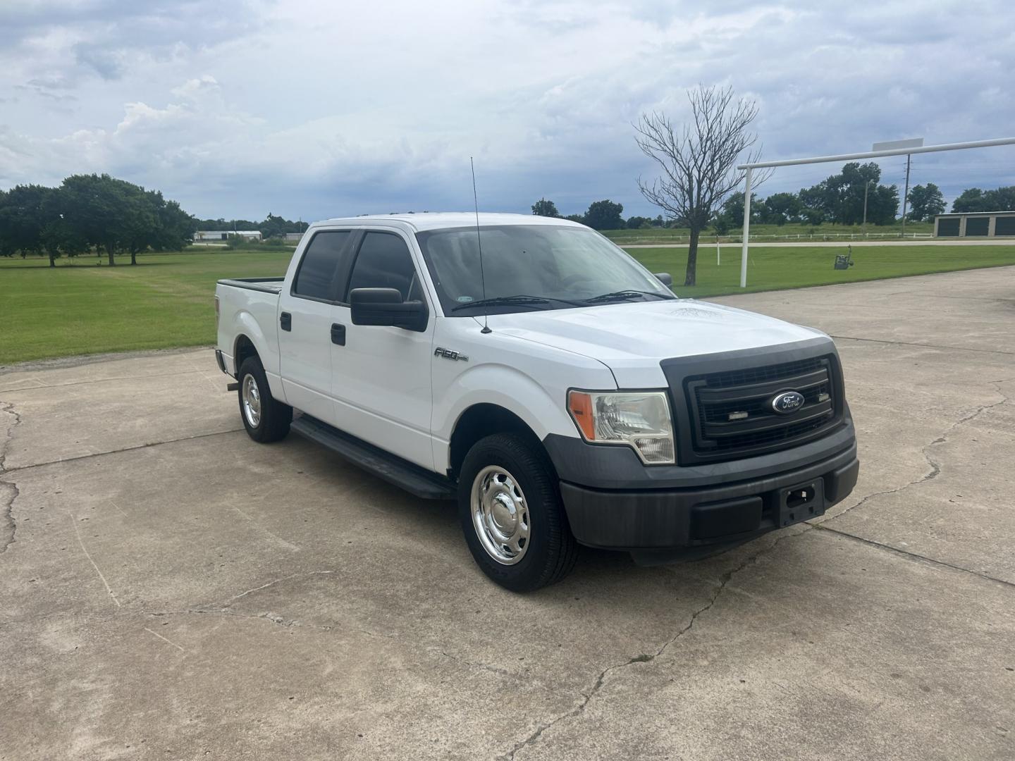2014 White /GRAY Ford F-150 (1FTEW1CM2EK) with an 3.7L V6 DOHC 24V engine, 6-Speed Automatic transmission, located at 17760 Hwy 62, Morris, OK, 74445, (918) 733-4887, 35.609104, -95.877060 - 2014 FORD F-150 2WD 3.7L V6 DEDICATED CNG ONLY RUNS ON COMPRESSED NATURAL GAS. FEATURES KEYLESS REMOTE ENTRY, VINYL MANUAL SEATS, POWER LOCKS, POWER WINDOWS, AM/FM STEREO, AND TRACTION CONTROL. HAS 137,341 MILES WITH 255/65R17 TIRES. THIS IS A DEDICATED CNG THAT ONLY RUNS ON COMPRESSED NATURAL GAS A- Photo#3