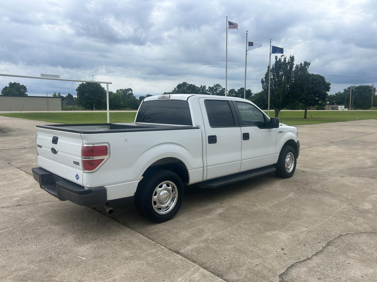 2014 White /GRAY Ford F-150 (1FTEW1CM2EK) with an 3.7L V6 DOHC 24V engine, 6-Speed Automatic transmission, located at 17760 Hwy 62, Morris, OK, 74445, (918) 733-4887, 35.609104, -95.877060 - 2014 FORD F-150 2WD 3.7L V6 DEDICATED CNG ONLY RUNS ON COMPRESSED NATURAL GAS. FEATURES KEYLESS REMOTE ENTRY, VINYL MANUAL SEATS, POWER LOCKS, POWER WINDOWS, AM/FM STEREO, AND TRACTION CONTROL. HAS 137,341 MILES WITH 255/65R17 TIRES. THIS IS A DEDICATED CNG THAT ONLY RUNS ON COMPRESSED NATURAL GAS A- Photo#5