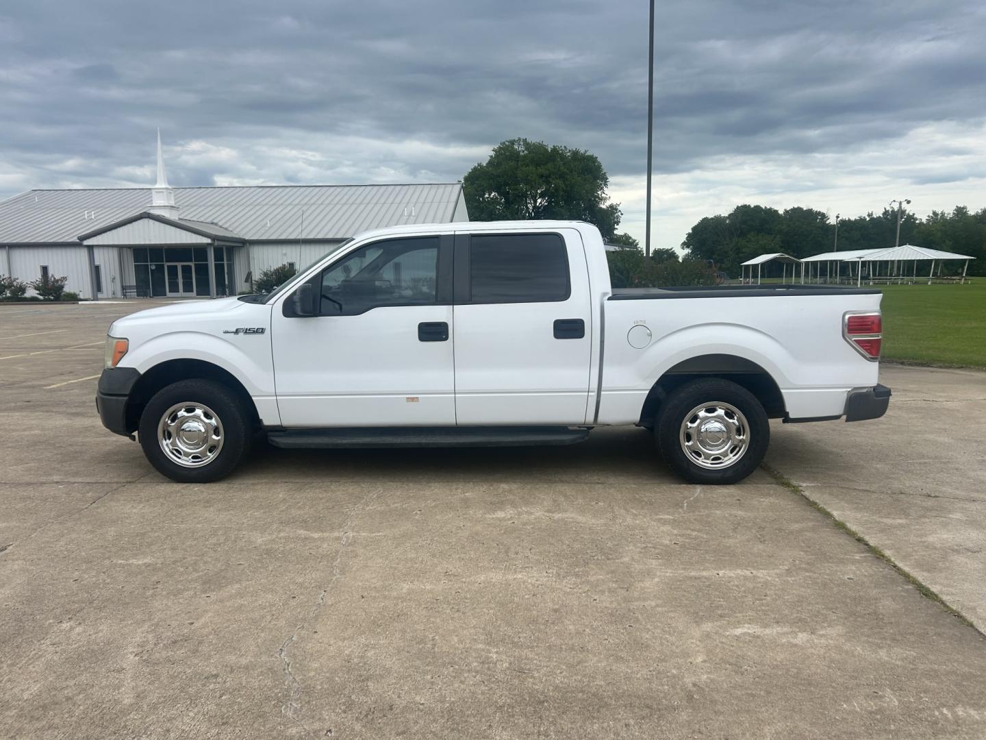 2014 White /GRAY Ford F-150 (1FTEW1CM2EK) with an 3.7L V6 DOHC 24V engine, 6-Speed Automatic transmission, located at 17760 Hwy 62, Morris, OK, 74445, (918) 733-4887, 35.609104, -95.877060 - 2014 FORD F-150 2WD 3.7L V6 DEDICATED CNG ONLY RUNS ON COMPRESSED NATURAL GAS. FEATURES KEYLESS REMOTE ENTRY, VINYL MANUAL SEATS, POWER LOCKS, POWER WINDOWS, AM/FM STEREO, AND TRACTION CONTROL. HAS 137,341 MILES WITH 255/65R17 TIRES. THIS IS A DEDICATED CNG THAT ONLY RUNS ON COMPRESSED NATURAL GAS A- Photo#8