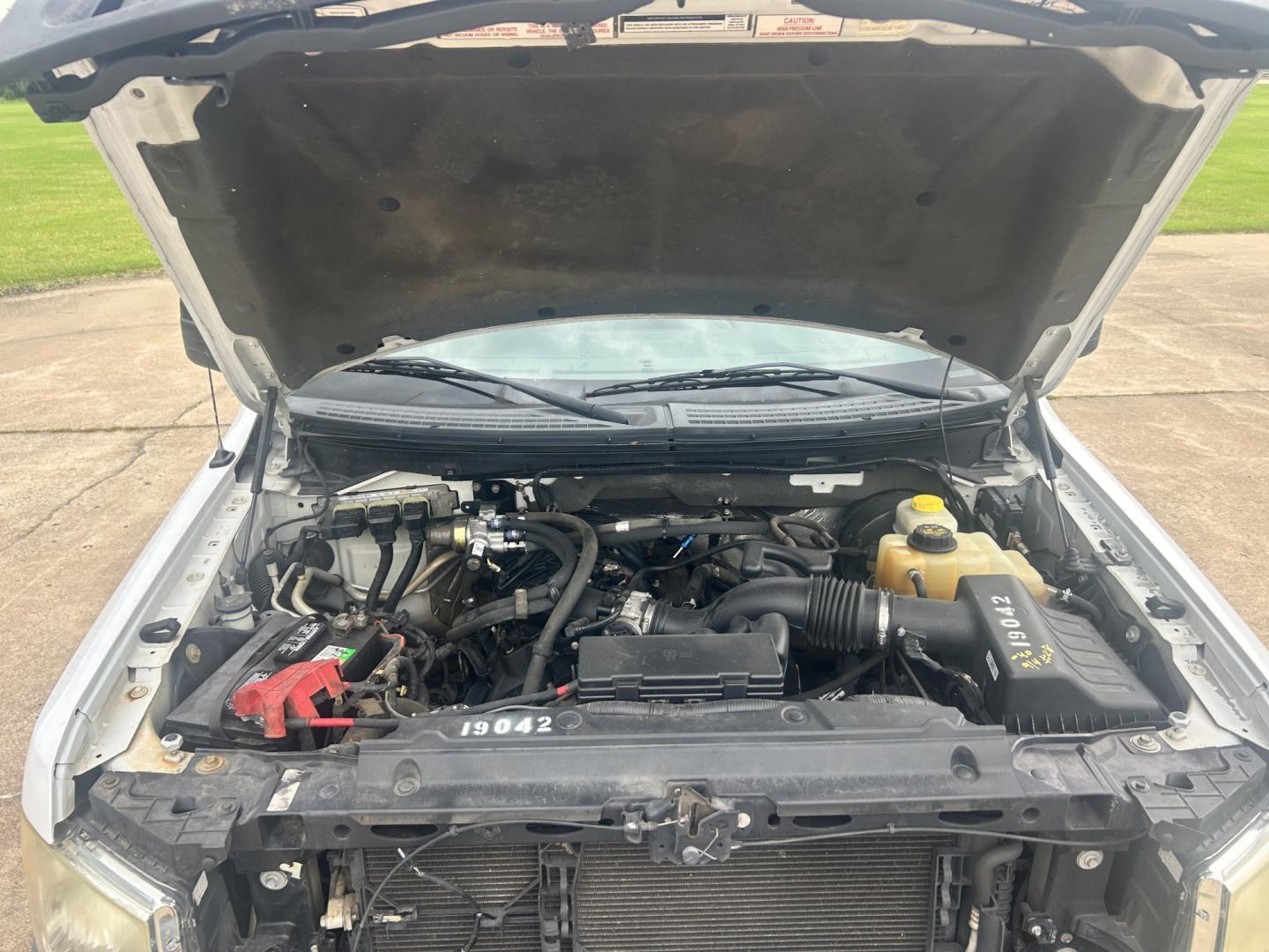 2014 White /GRAY Ford F-150 (1FTEW1CM2EK) with an 3.7L V6 DOHC 24V engine, 6-Speed Automatic transmission, located at 17760 Hwy 62, Morris, OK, 74445, (918) 733-4887, 35.609104, -95.877060 - 2014 FORD F-150 2WD 3.7L V6 DEDICATED CNG ONLY RUNS ON COMPRESSED NATURAL GAS. FEATURES KEYLESS REMOTE ENTRY, VINYL MANUAL SEATS, POWER LOCKS, POWER WINDOWS, AM/FM STEREO, AND TRACTION CONTROL. HAS 137,341 MILES WITH 255/65R17 TIRES. THIS IS A DEDICATED CNG THAT ONLY RUNS ON COMPRESSED NATURAL GAS A- Photo#16
