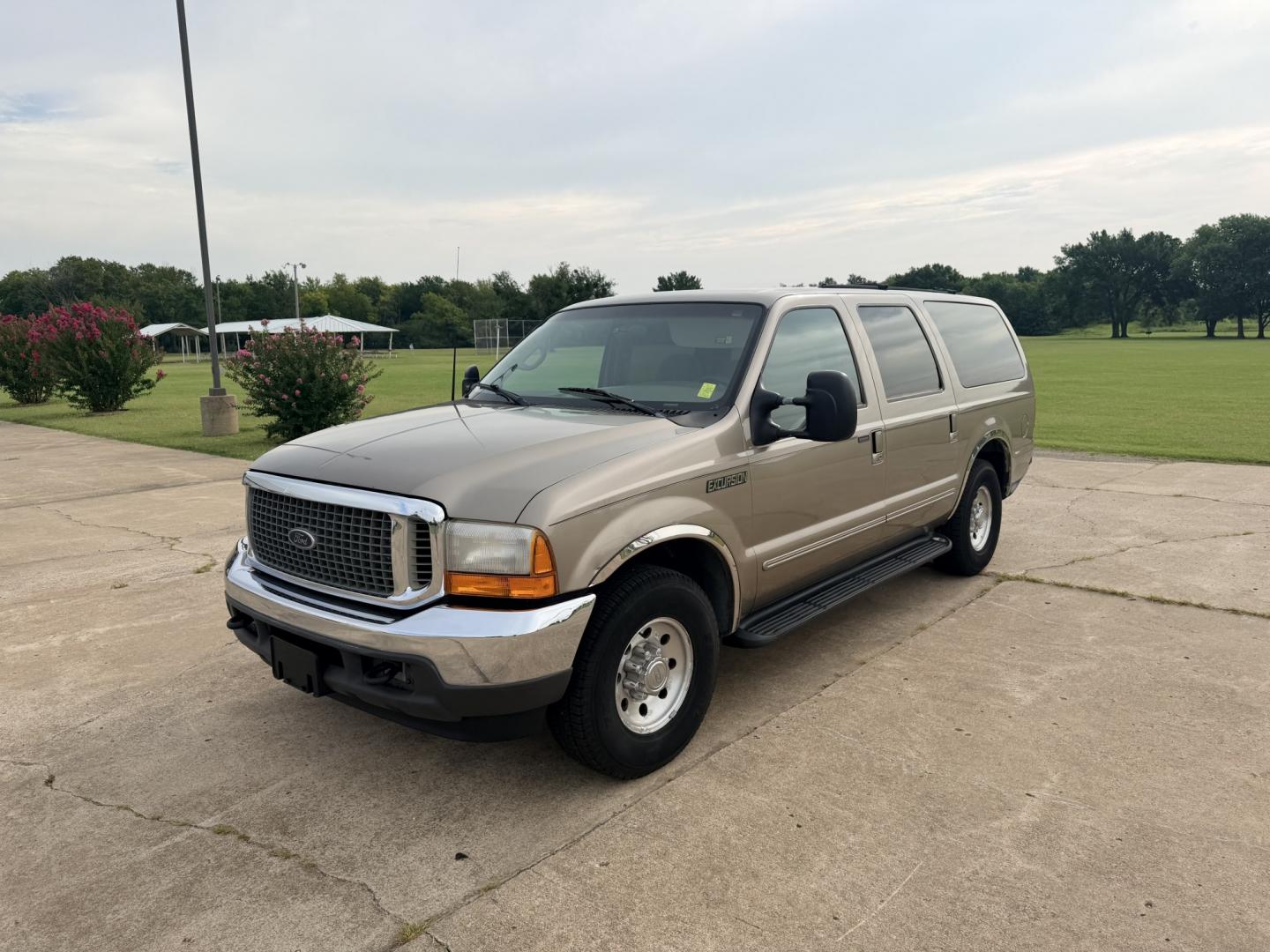 2000 GOLD /TAN Ford Excursion XLT 2WD (1FMNU40SXYE) with an 6.8L V10 SOHC 20V engine, 4A OD transmission, located at 17760 Hwy 62, Morris, OK, 74445, (918) 733-4887, 35.609104, -95.877060 - 2000 FORD EXCURSION 2WD HAS 6.8L V10 ENGINE. FEATURING POWER LOCKS, POWER WINDOWS, POWER SEATS, POWER MIRRORS, CLOTH INTERIOR, AM/FM STEREO, CD PLAYER, CASSETTE PLAYER, REAR CLIMATE CONTROL, CRUISE CONTROL, AND 3RD ROW SEATING. TIRES LT265/75R16 TIRES AND 217,879 MILES. HAS A CLEAN TITLE. WE OFFER- Photo#0