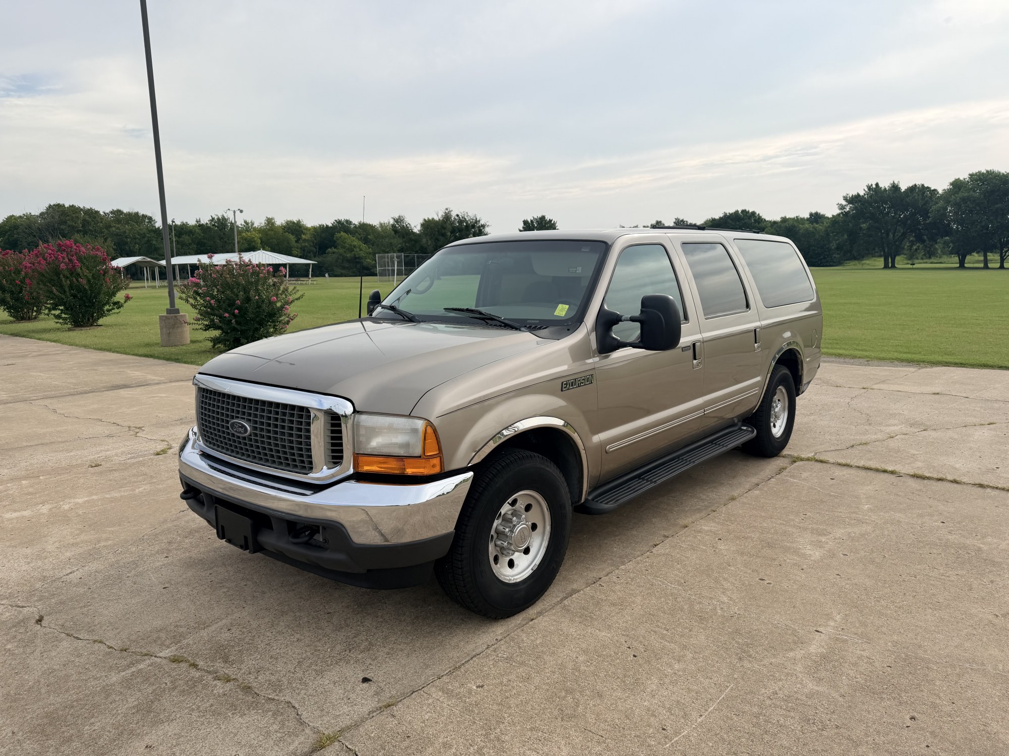 photo of 2000 Ford Excursion XLT 2WD