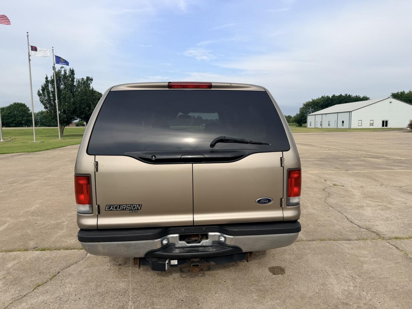 2000 GOLD /TAN Ford Excursion XLT 2WD (1FMNU40SXYE) with an 6.8L V10 SOHC 20V engine, 4A OD transmission, located at 17760 Hwy 62, Morris, OK, 74445, (918) 733-4887, 35.609104, -95.877060 - 2000 FORD EXCURSION 2WD HAS 6.8L V10 ENGINE. FEATURING POWER LOCKS, POWER WINDOWS, POWER SEATS, POWER MIRRORS, CLOTH INTERIOR, AM/FM STEREO, CD PLAYER, CASSETTE PLAYER, REAR CLIMATE CONTROL, CRUISE CONTROL, AND 3RD ROW SEATING. TIRES LT265/75R16 TIRES AND 217,879 MILES. HAS A CLEAN TITLE. WE OFFER- Photo#5
