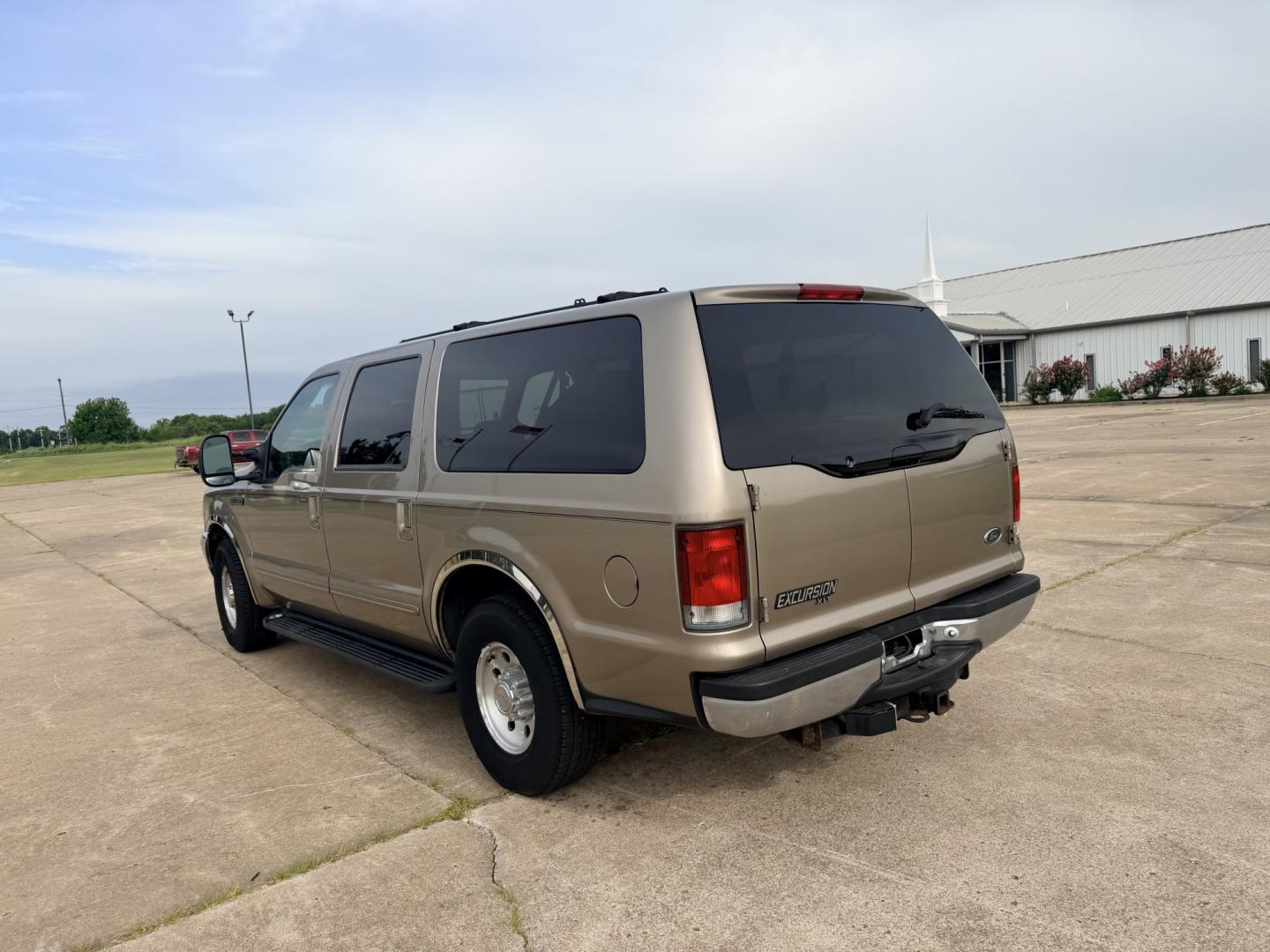2000 GOLD /TAN Ford Excursion XLT 2WD (1FMNU40SXYE) with an 6.8L V10 SOHC 20V engine, 4A OD transmission, located at 17760 Hwy 62, Morris, OK, 74445, (918) 733-4887, 35.609104, -95.877060 - 2000 FORD EXCURSION 2WD HAS 6.8L V10 ENGINE. FEATURING POWER LOCKS, POWER WINDOWS, POWER SEATS, POWER MIRRORS, CLOTH INTERIOR, AM/FM STEREO, CD PLAYER, CASSETTE PLAYER, REAR CLIMATE CONTROL, CRUISE CONTROL, AND 3RD ROW SEATING. TIRES LT265/75R16 TIRES AND 217,879 MILES. HAS A CLEAN TITLE. WE OFFER- Photo#6