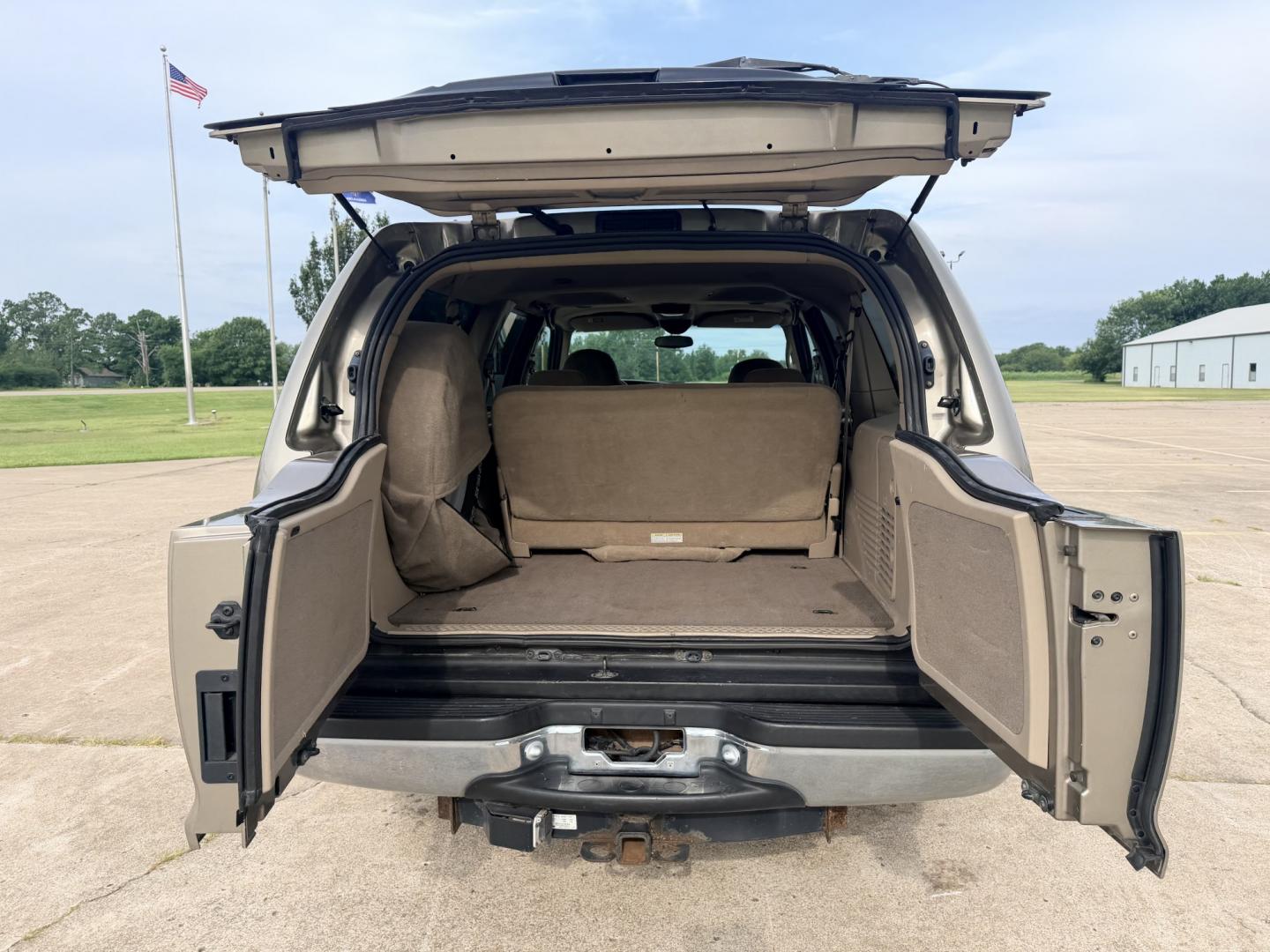 2000 GOLD /TAN Ford Excursion XLT 2WD (1FMNU40SXYE) with an 6.8L V10 SOHC 20V engine, 4A OD transmission, located at 17760 Hwy 62, Morris, OK, 74445, (918) 733-4887, 35.609104, -95.877060 - 2000 FORD EXCURSION 2WD HAS 6.8L V10 ENGINE. FEATURING POWER LOCKS, POWER WINDOWS, POWER SEATS, POWER MIRRORS, CLOTH INTERIOR, AM/FM STEREO, CD PLAYER, CASSETTE PLAYER, REAR CLIMATE CONTROL, CRUISE CONTROL, AND 3RD ROW SEATING. TIRES LT265/75R16 TIRES AND 217,879 MILES. HAS A CLEAN TITLE. WE OFFER- Photo#16