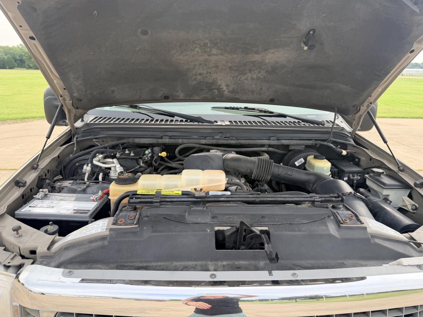 2000 GOLD /TAN Ford Excursion XLT 2WD (1FMNU40SXYE) with an 6.8L V10 SOHC 20V engine, 4A OD transmission, located at 17760 Hwy 62, Morris, OK, 74445, (918) 733-4887, 35.609104, -95.877060 - 2000 FORD EXCURSION 2WD HAS 6.8L V10 ENGINE. FEATURING POWER LOCKS, POWER WINDOWS, POWER SEATS, POWER MIRRORS, CLOTH INTERIOR, AM/FM STEREO, CD PLAYER, CASSETTE PLAYER, REAR CLIMATE CONTROL, CRUISE CONTROL, AND 3RD ROW SEATING. TIRES LT265/75R16 TIRES AND 217,879 MILES. HAS A CLEAN TITLE. WE OFFER- Photo#18