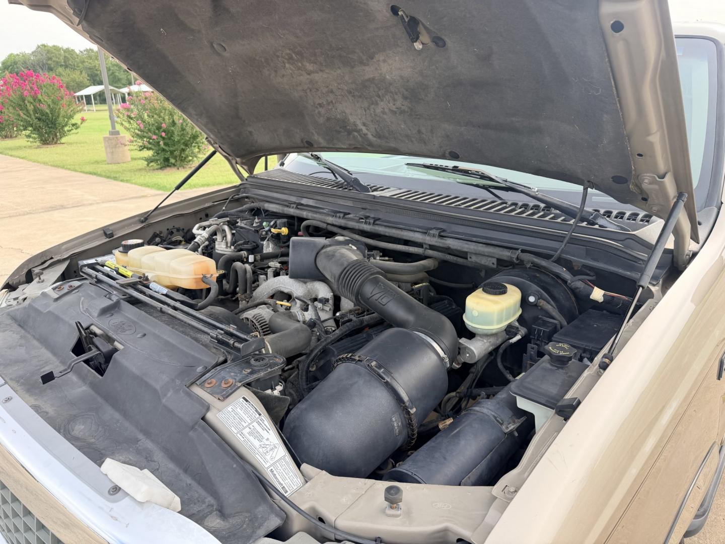 2000 GOLD /TAN Ford Excursion XLT 2WD (1FMNU40SXYE) with an 6.8L V10 SOHC 20V engine, 4A OD transmission, located at 17760 Hwy 62, Morris, OK, 74445, (918) 733-4887, 35.609104, -95.877060 - 2000 FORD EXCURSION 2WD HAS 6.8L V10 ENGINE. FEATURING POWER LOCKS, POWER WINDOWS, POWER SEATS, POWER MIRRORS, CLOTH INTERIOR, AM/FM STEREO, CD PLAYER, CASSETTE PLAYER, REAR CLIMATE CONTROL, CRUISE CONTROL, AND 3RD ROW SEATING. TIRES LT265/75R16 TIRES AND 217,879 MILES. HAS A CLEAN TITLE. WE OFFER- Photo#19