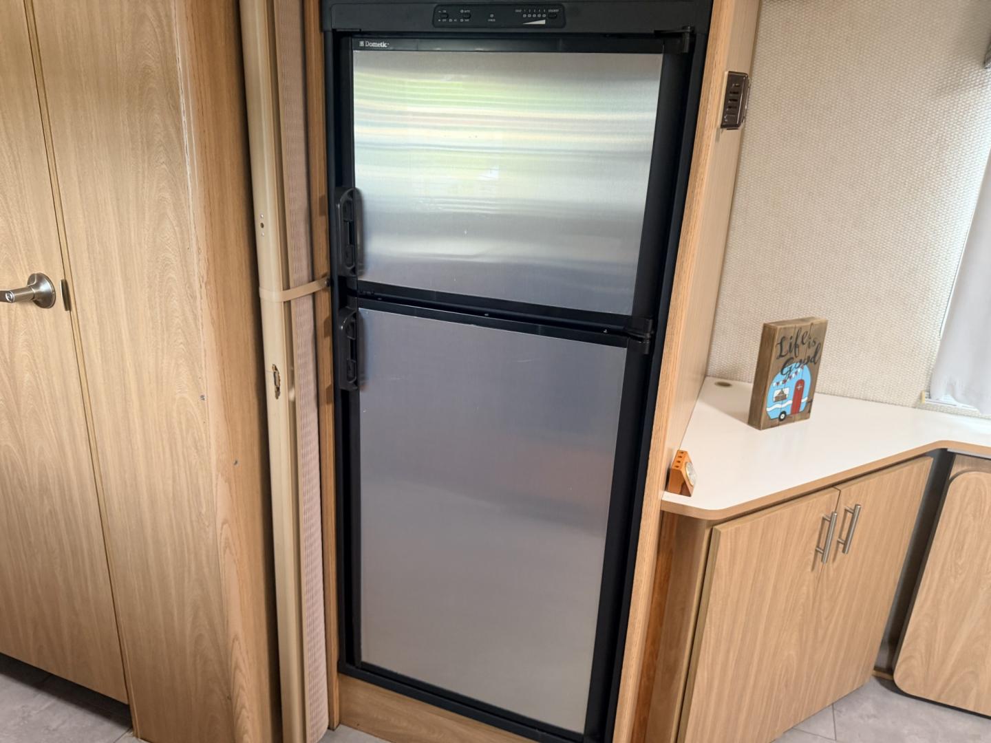 2005 Silver /TAN AIRSTREAM SAFARI - (1STGPYJ295J) , located at 17760 Hwy 62, Morris, OK, 74445, 35.609104, -95.877060 - 2005 AIRSTREAM SAFARI 25.5FT OVERALL WITH 16FT MANUAL AWNING. IN THE LIVING AND KITCHEN AREA IS A SOFA THAT FOLDS DOWN FOR ADDITIONAL SLEEPING, STORAGE UNDER THE SOFA, OVERHEAD CABINETS, FOLD OUT DINETTE TABLE, FOLD OUT END TABLE, 3 BURNING STOVE WITH OVEN, DOUBLE STAINLESS STEEL SINK, OVERHEAD CAB- Photo#20