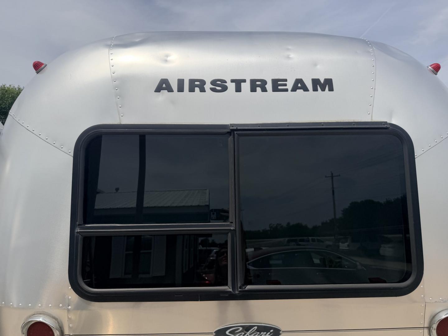 2005 Silver /TAN AIRSTREAM SAFARI - (1STGPYJ295J) , located at 17760 Hwy 62, Morris, OK, 74445, 35.609104, -95.877060 - 2005 AIRSTREAM SAFARI 25.5FT OVERALL WITH 16FT MANUAL AWNING. IN THE LIVING AND KITCHEN AREA IS A SOFA THAT FOLDS DOWN FOR ADDITIONAL SLEEPING, STORAGE UNDER THE SOFA, OVERHEAD CABINETS, FOLD OUT DINETTE TABLE, FOLD OUT END TABLE, 3 BURNING STOVE WITH OVEN, DOUBLE STAINLESS STEEL SINK, OVERHEAD CAB- Photo#36