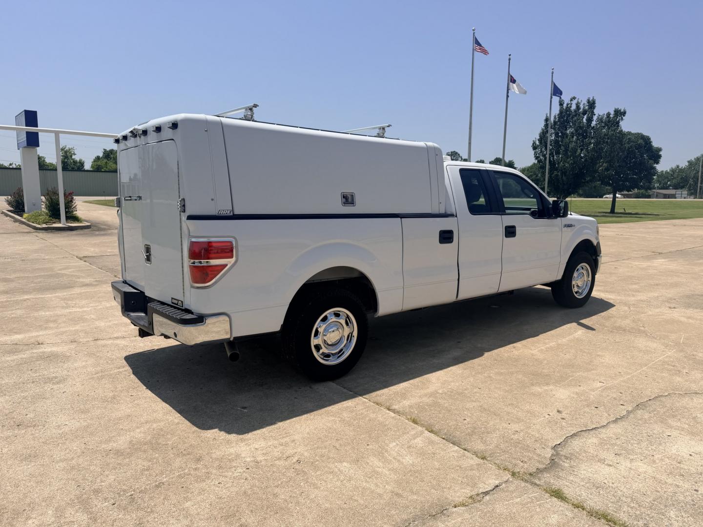 2014 White /Gray Ford F-150 XL (1FTVX1EFXEK) with an 5.0L V8 OHV 16V engine, 6A transmission, located at 17760 Hwy 62, Morris, OK, 74445, (918) 733-4887, 35.609104, -95.877060 - 2014 FORD F-150 4WD HAS THE 5.0L V8 ENIGINE BI-FUEL SYSTEM RUNS ON CNG OR GASOLINE. FEATURES KEYLESS REMOTE ENTRY, CLOTH MANUAL SEATS, POWER LOCKS, POWER WINDOWS, AM/FM STEREO, SIRIUS XM STEREO, CD PLAYER, AUXILLARY PORT, CRUISE CONTROL, TRACTION CONTROL, BACKUP CAMERA, NO BACK SEAT HAS WORK SHELF,- Photo#4