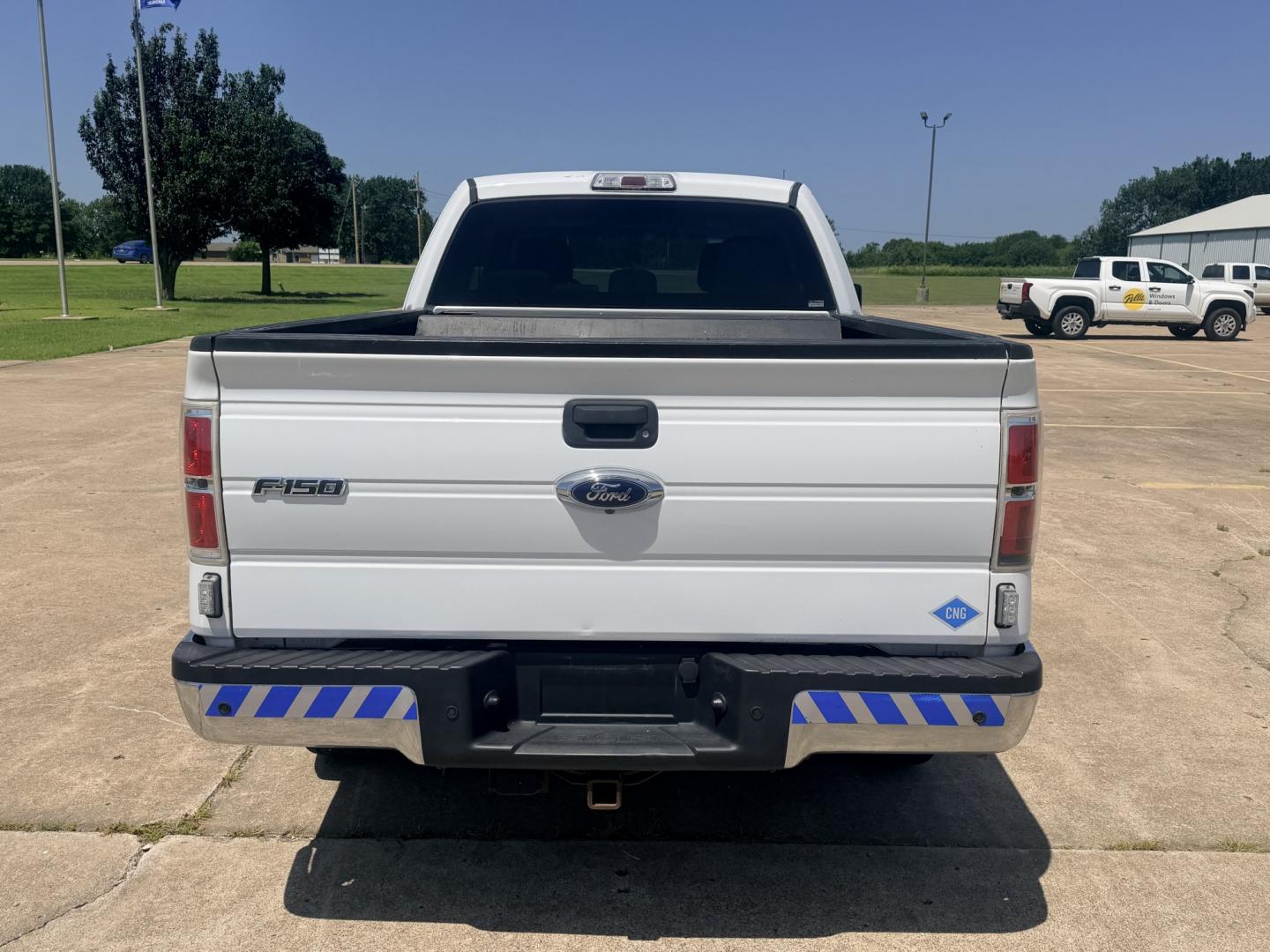 2014 White /Gray Ford F-150 XL (1FTEX1EM4EK) with an 3.7L V6 DOHC 24V engine, 6A transmission, located at 17760 Hwy 62, Morris, OK, 74445, (918) 733-4887, 35.609104, -95.877060 - 2014 FORD F-150 4WD HAS THE 3.7L V6 ENIGINE BI-FUEL SYSTEM RUNS ON CNG OR GASOLINE. FEATURES KEYLESS REMOTE ENTRY, CLOTH MANUAL SEATS, POWER LOCKS, POWER WINDOWS, AM/FM STEREO, SIRIUS XM STEREO, CD PLAYER, AUXILLARY PORT, CRUISE CONTROL, TRACTION CONTROL, MULTI STEERING WHEEL CONTROLS, AND BEDLINER.- Photo#5
