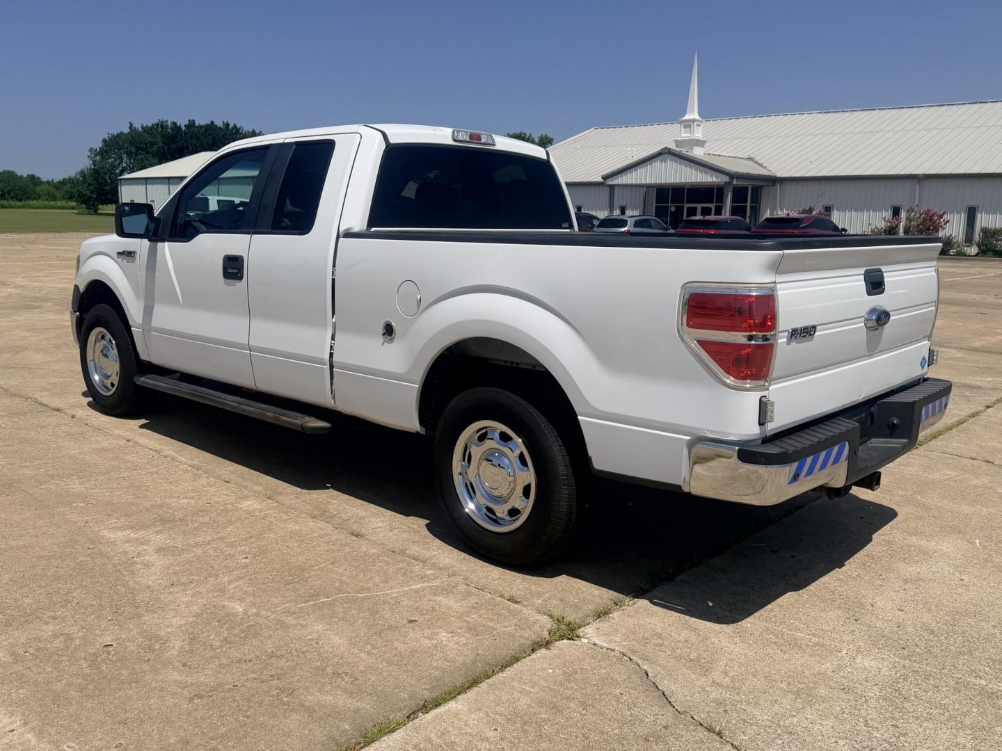 2014 White /Gray Ford F-150 XL (1FTEX1EM4EK) with an 3.7L V6 DOHC 24V engine, 6A transmission, located at 17760 Hwy 62, Morris, OK, 74445, (918) 733-4887, 35.609104, -95.877060 - 2014 FORD F-150 4WD HAS THE 3.7L V6 ENIGINE BI-FUEL SYSTEM RUNS ON CNG OR GASOLINE. FEATURES KEYLESS REMOTE ENTRY, CLOTH MANUAL SEATS, POWER LOCKS, POWER WINDOWS, AM/FM STEREO, SIRIUS XM STEREO, CD PLAYER, AUXILLARY PORT, CRUISE CONTROL, TRACTION CONTROL, MULTI STEERING WHEEL CONTROLS, AND BEDLINER.- Photo#6