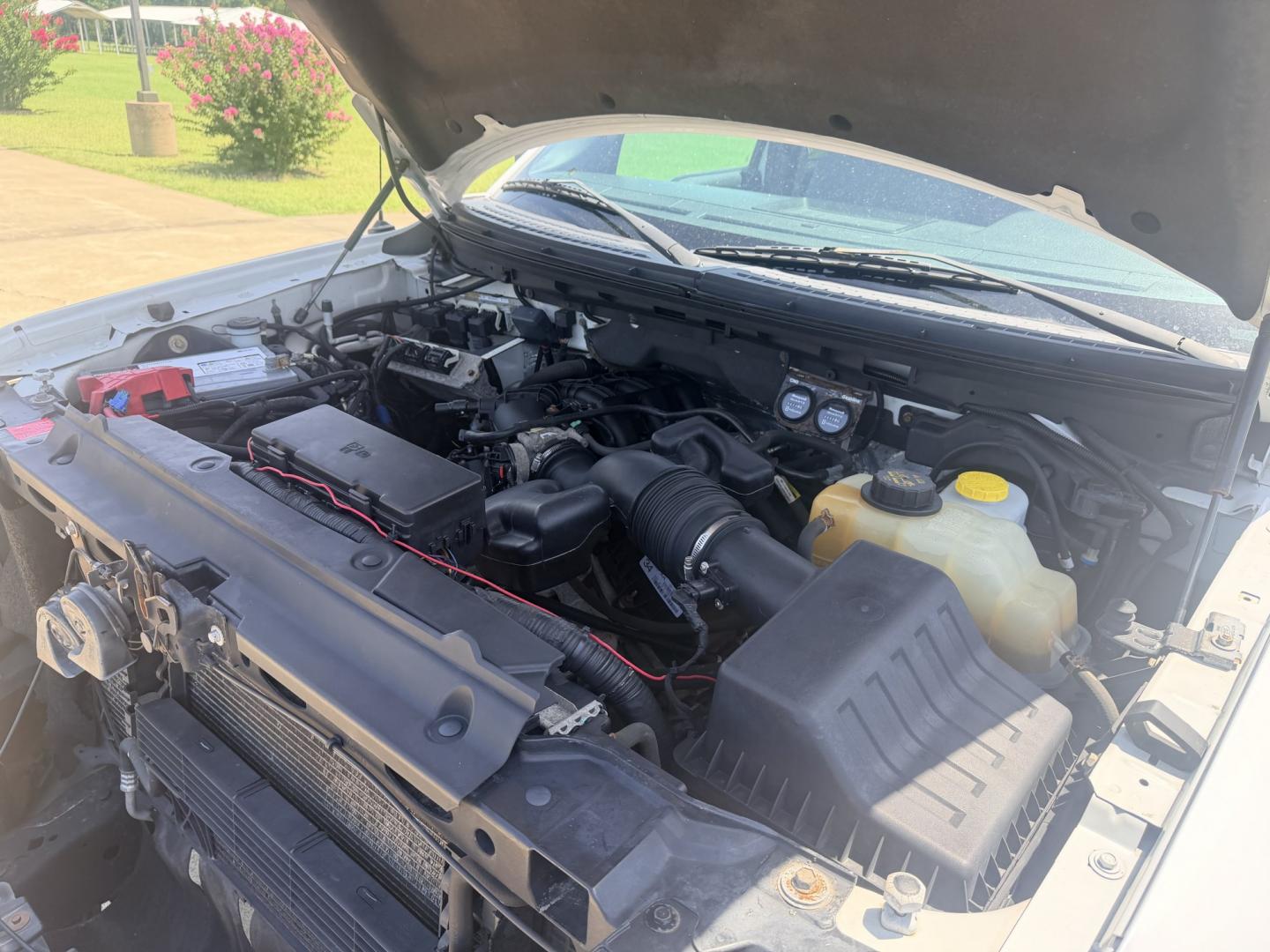 2014 White /Gray Ford F-150 XL (1FTEX1EM4EK) with an 3.7L V6 DOHC 24V engine, 6A transmission, located at 17760 Hwy 62, Morris, OK, 74445, (918) 733-4887, 35.609104, -95.877060 - 2014 FORD F-150 4WD HAS THE 3.7L V6 ENIGINE BI-FUEL SYSTEM RUNS ON CNG OR GASOLINE. FEATURES KEYLESS REMOTE ENTRY, CLOTH MANUAL SEATS, POWER LOCKS, POWER WINDOWS, AM/FM STEREO, SIRIUS XM STEREO, CD PLAYER, AUXILLARY PORT, CRUISE CONTROL, TRACTION CONTROL, MULTI STEERING WHEEL CONTROLS, AND BEDLINER.- Photo#22