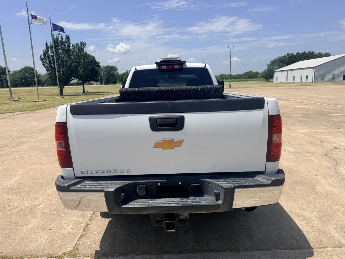 2013 White /BLACK Chevrolet Silverado 2500HD Work Truck Ext. Cab 2WD (1GC2CVCB0DZ) with an 6.0L V8 OHV 16V CNG engine, 6A transmission, located at 17760 Hwy 62, Morris, OK, 74445, (918) 733-4887, 35.609104, -95.877060 - 2013 CHEVY SILVERADO 2500 HD 2WD BI-FUEL SYSTEM RUNS ON CNG OR GASOLINE WITH THE 6.0L V8 ENGINE. IT FEATURES MANUAL SEATS, CLOTH INTERIOR, POWER LOCKS, MANUAL WINDOWS, AM/FM RADIO, CRUSIE CONTROL, TRACTION CONTROL, TAILER BRAKES, SAFETY LIGHT AND BED MATT. ONLY 179,449 MILES WITH FIRESTONE TIRES 245- Photo#6