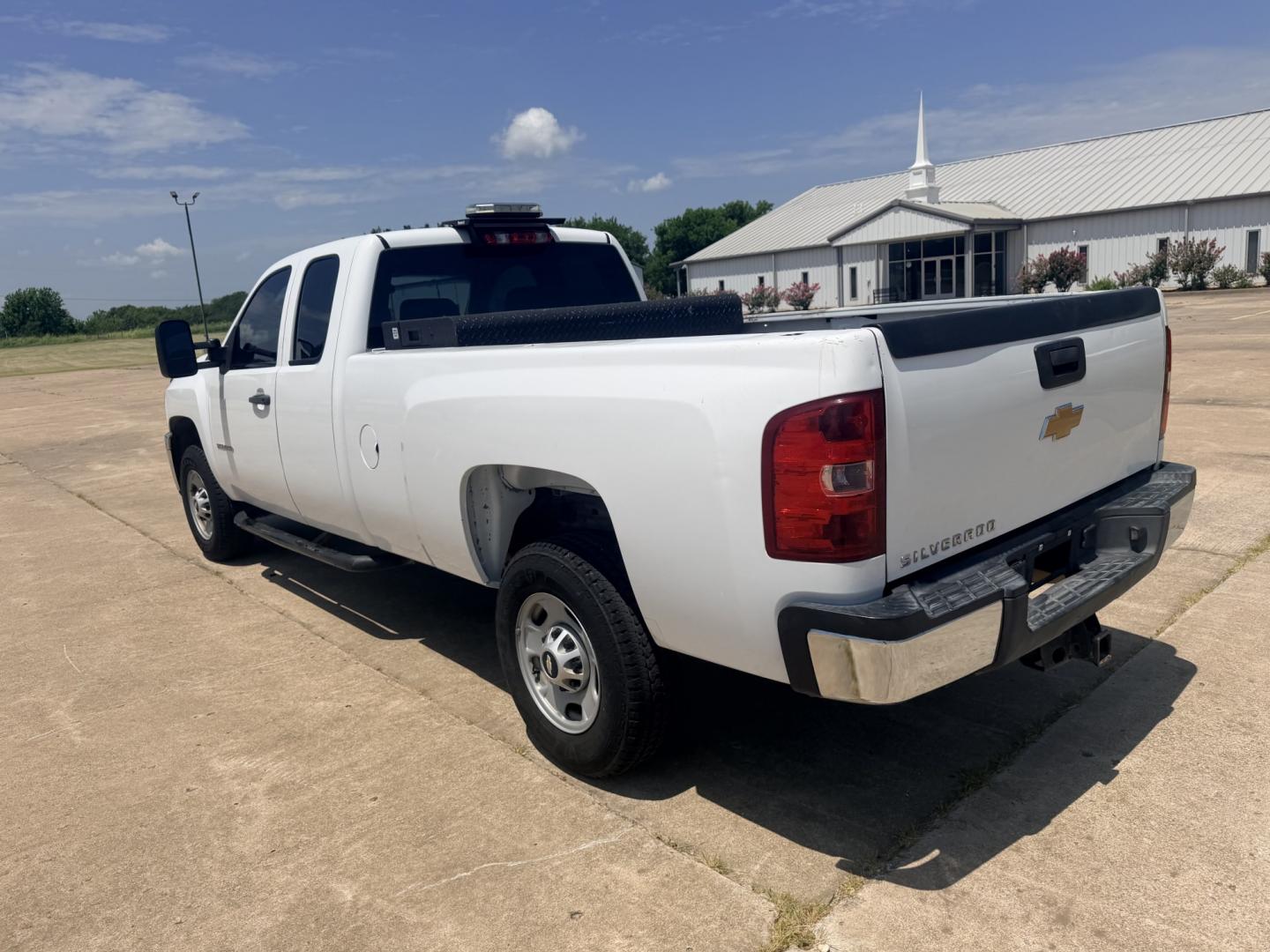 2013 White /BLACK Chevrolet Silverado 2500HD Work Truck Ext. Cab 2WD (1GC2CVCB0DZ) with an 6.0L V8 OHV 16V CNG engine, 6A transmission, located at 17760 Hwy 62, Morris, OK, 74445, (918) 733-4887, 35.609104, -95.877060 - 2013 CHEVY SILVERADO 2500 HD 2WD BI-FUEL SYSTEM RUNS ON CNG OR GASOLINE WITH THE 6.0L V8 ENGINE. IT FEATURES MANUAL SEATS, CLOTH INTERIOR, POWER LOCKS, MANUAL WINDOWS, AM/FM RADIO, CRUSIE CONTROL, TRACTION CONTROL, TAILER BRAKES, SAFETY LIGHT AND BED MATT. ONLY 179,449 MILES WITH FIRESTONE TIRES 245- Photo#7