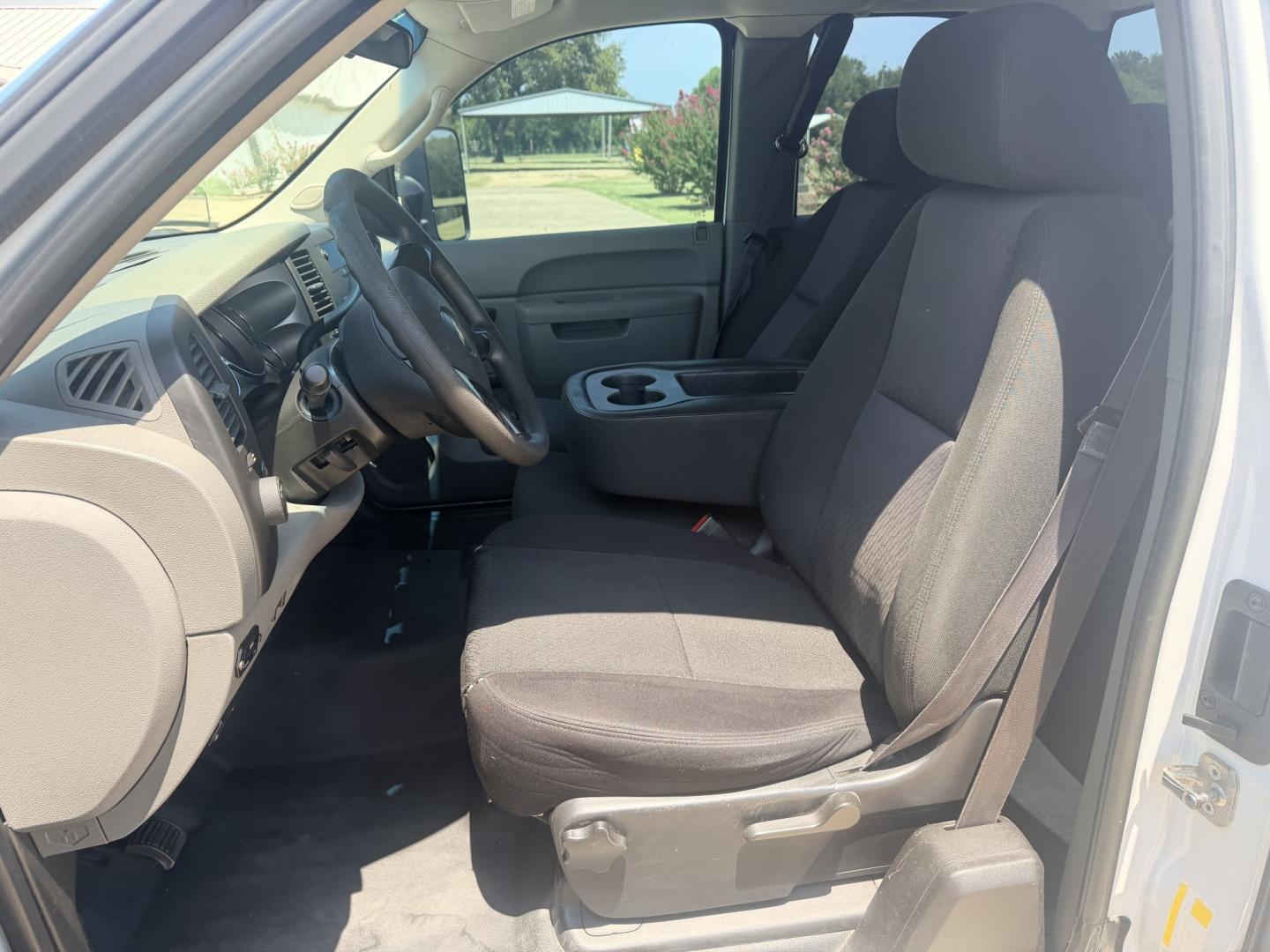 2013 White /BLACK Chevrolet Silverado 2500HD Work Truck Ext. Cab 2WD (1GC2CVCB0DZ) with an 6.0L V8 OHV 16V CNG engine, 6A transmission, located at 17760 Hwy 62, Morris, OK, 74445, (918) 733-4887, 35.609104, -95.877060 - 2013 CHEVY SILVERADO 2500 HD 2WD BI-FUEL SYSTEM RUNS ON CNG OR GASOLINE WITH THE 6.0L V8 ENGINE. IT FEATURES MANUAL SEATS, CLOTH INTERIOR, POWER LOCKS, MANUAL WINDOWS, AM/FM RADIO, CRUSIE CONTROL, TRACTION CONTROL, TAILER BRAKES, SAFETY LIGHT AND BED MATT. ONLY 179,449 MILES WITH FIRESTONE TIRES 245- Photo#9