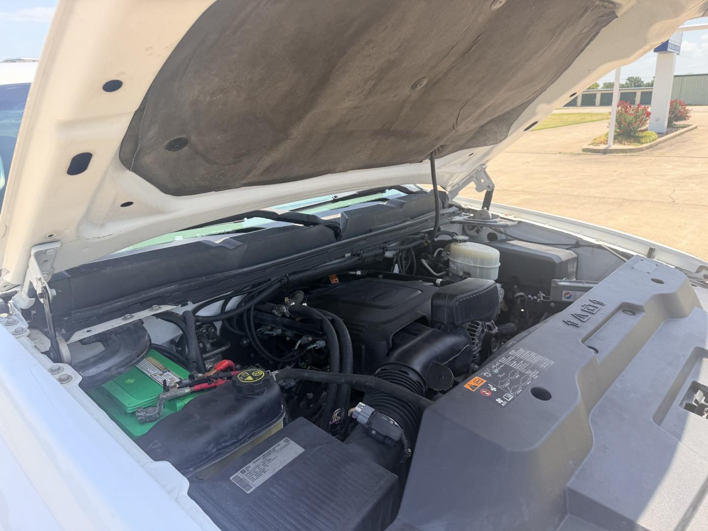 2013 White /BLACK Chevrolet Silverado 2500HD Work Truck Ext. Cab 2WD (1GC2CVCB0DZ) with an 6.0L V8 OHV 16V CNG engine, 6A transmission, located at 17760 Hwy 62, Morris, OK, 74445, (918) 733-4887, 35.609104, -95.877060 - 2013 CHEVY SILVERADO 2500 HD 2WD BI-FUEL SYSTEM RUNS ON CNG OR GASOLINE WITH THE 6.0L V8 ENGINE. IT FEATURES MANUAL SEATS, CLOTH INTERIOR, POWER LOCKS, MANUAL WINDOWS, AM/FM RADIO, CRUSIE CONTROL, TRACTION CONTROL, TAILER BRAKES, SAFETY LIGHT AND BED MATT. ONLY 179,449 MILES WITH FIRESTONE TIRES 245- Photo#20