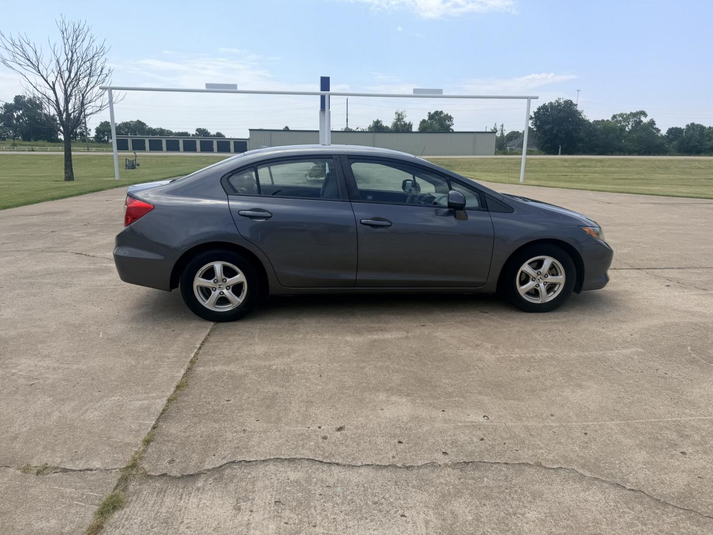 2012 Grey /GRAY Honda Civic CNG (19XFB5F53CE) with an 1.8L L4 SOHC 16V CNG engine, 5-Speed Automatic transmission, located at 17760 Hwy 62, Morris, OK, 74445, (918) 733-4887, 35.609104, -95.877060 - 2012 HONDA CIVIC DEDICATED CNG (RUNS ONLY ON COMPRESSED NATURAL GAS) HAS A 1.8L 4 CYLINDER ENGINE AND IS 2WD. FEATURES MANUAL SEATS, POWER LOCKS, POWER MIRRORS, POWER WINDOWS. HAS AM/FM RADIO, CD PLAYER, AUX PORT, NAVIGATION, CRUISE CONTROL, MULTI-FUNCTION STEERING WHEEL CONTROL, HANDS FREE CALLING- Photo#3