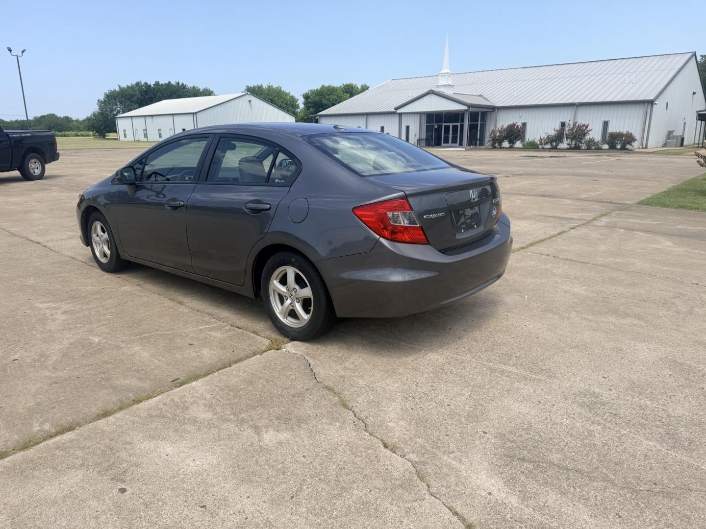 2012 Grey /GRAY Honda Civic CNG (19XFB5F53CE) with an 1.8L L4 SOHC 16V CNG engine, 5-Speed Automatic transmission, located at 17760 Hwy 62, Morris, OK, 74445, (918) 733-4887, 35.609104, -95.877060 - 2012 HONDA CIVIC DEDICATED CNG (RUNS ONLY ON COMPRESSED NATURAL GAS) HAS A 1.8L 4 CYLINDER ENGINE AND IS 2WD. FEATURES MANUAL SEATS, POWER LOCKS, POWER MIRRORS, POWER WINDOWS. HAS AM/FM RADIO, CD PLAYER, AUX PORT, NAVIGATION, CRUISE CONTROL, MULTI-FUNCTION STEERING WHEEL CONTROL, HANDS FREE CALLING- Photo#6